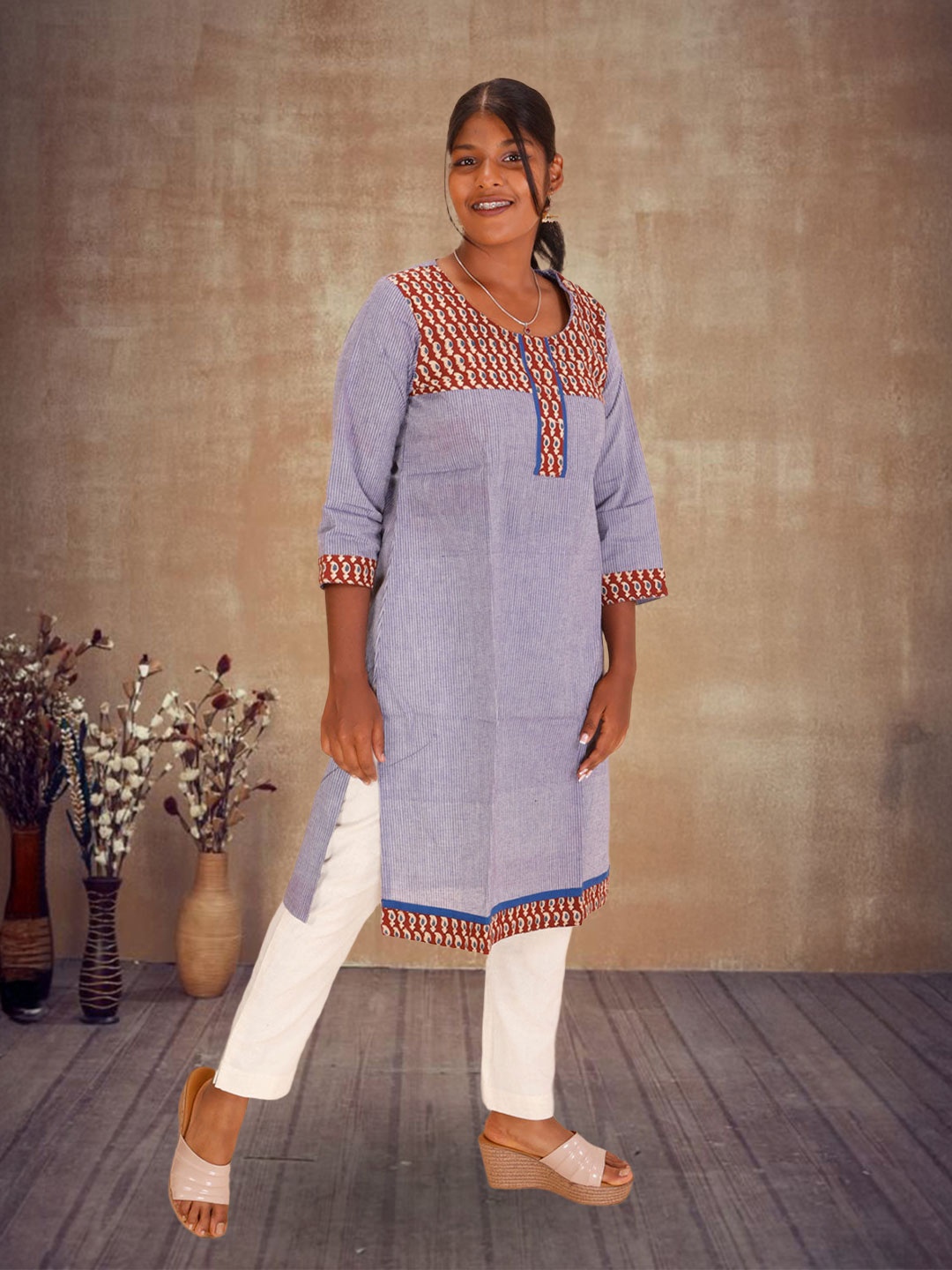 

Avishya Striped Pure Cotton Straight Kurta, Lavender
