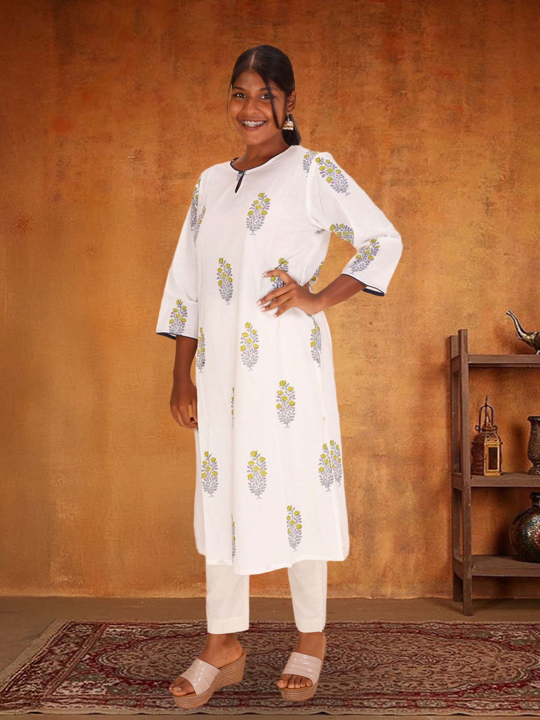 

Avishya Floral Printed Keyhole Neck Straight Pure Cotton Kurta, White