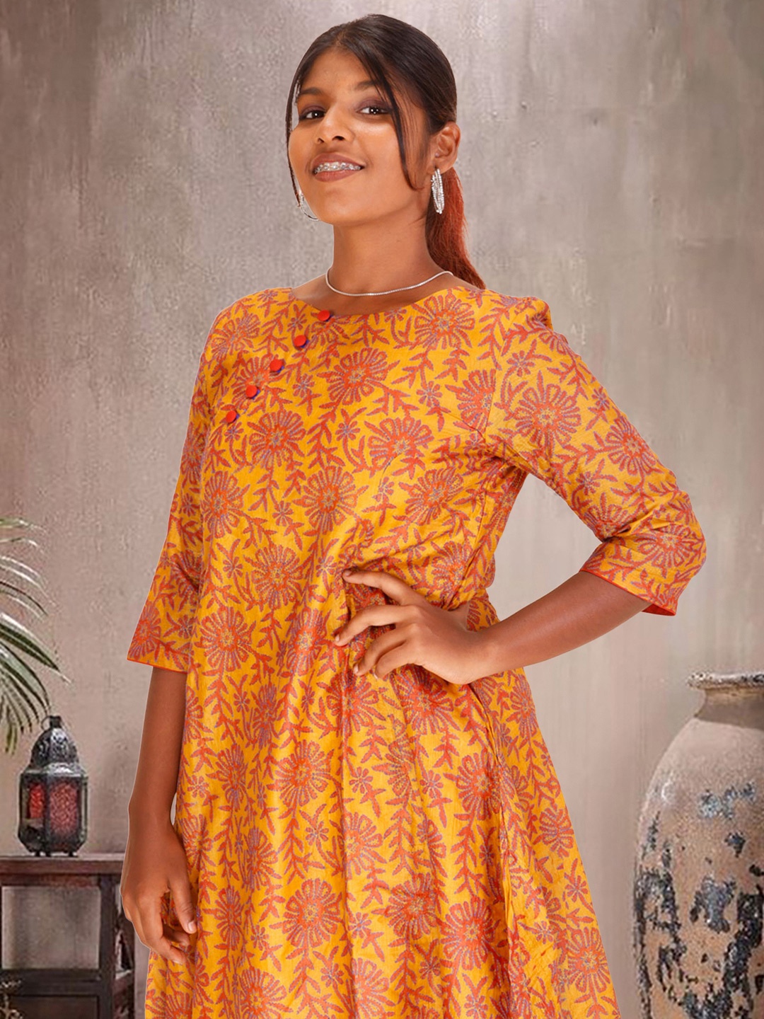 

Avishya Floral Printed Round Neck Pure Cotton Anarkali Kurta, Yellow