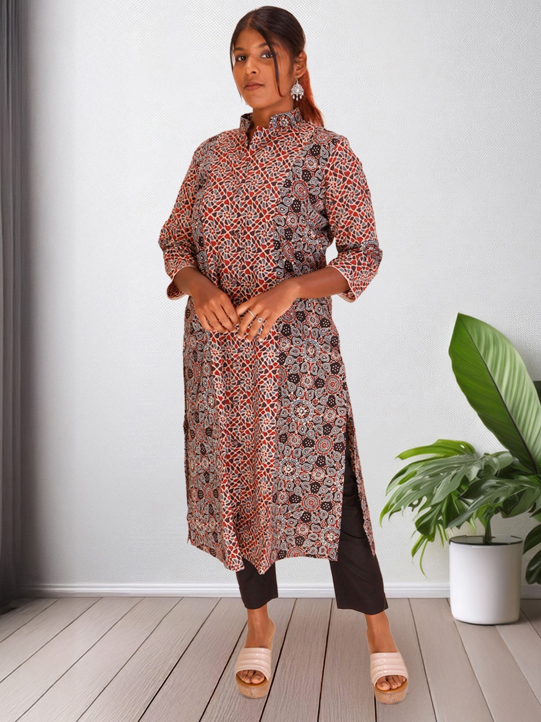 

Avishya Floral Printed Mandarin Collar Pure Cotton Straight Kurta, Black