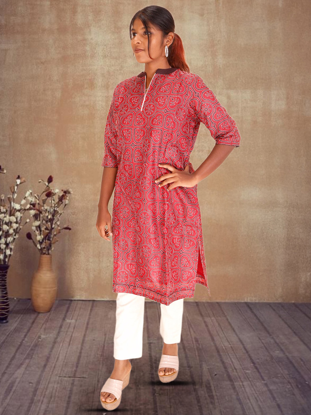 

Avishya Floral Printed Mandarin Collar Pure Cotton Straight Kurta, Red