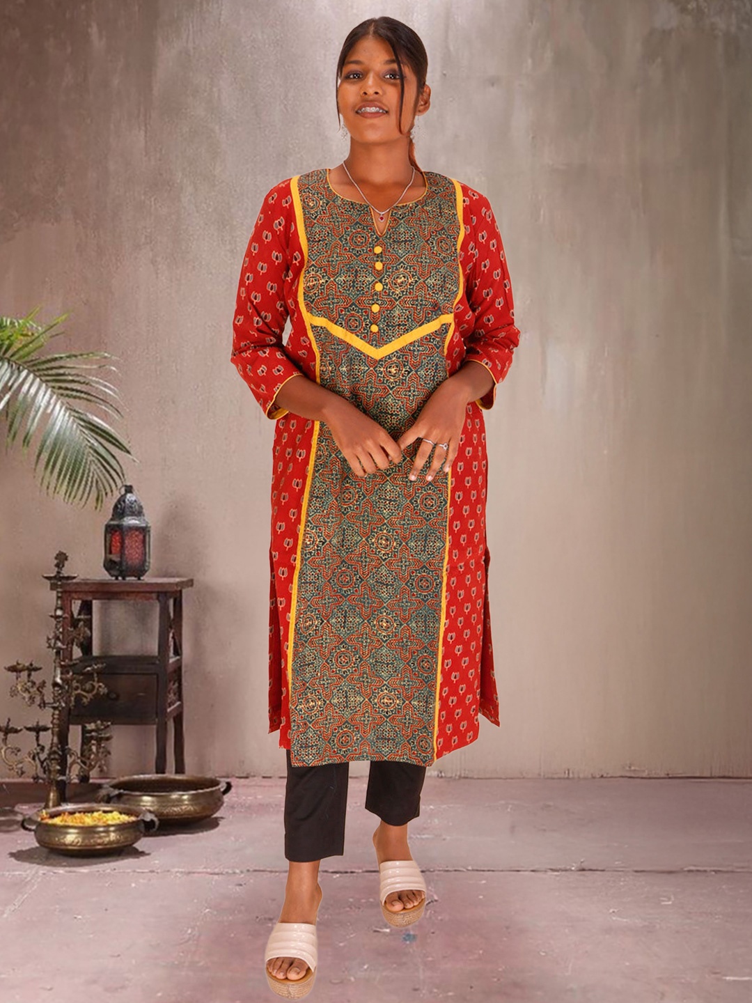 

Avishya Floral Printed Pure Cotton Straight Kurta, Red