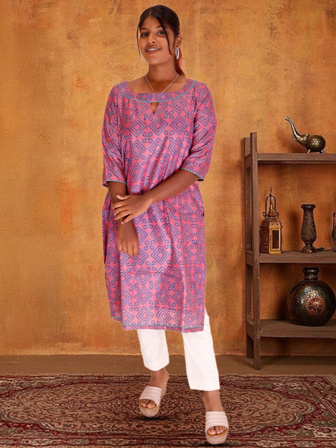 

Avishya Geometric Printed Round Neck Pure Cotton Straight Kurta, Pink