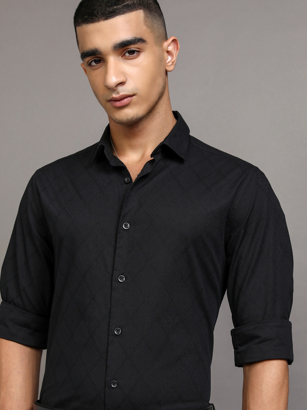 

Highlander Men Jacquard Textured Solid Day Occasion Shirt, Black