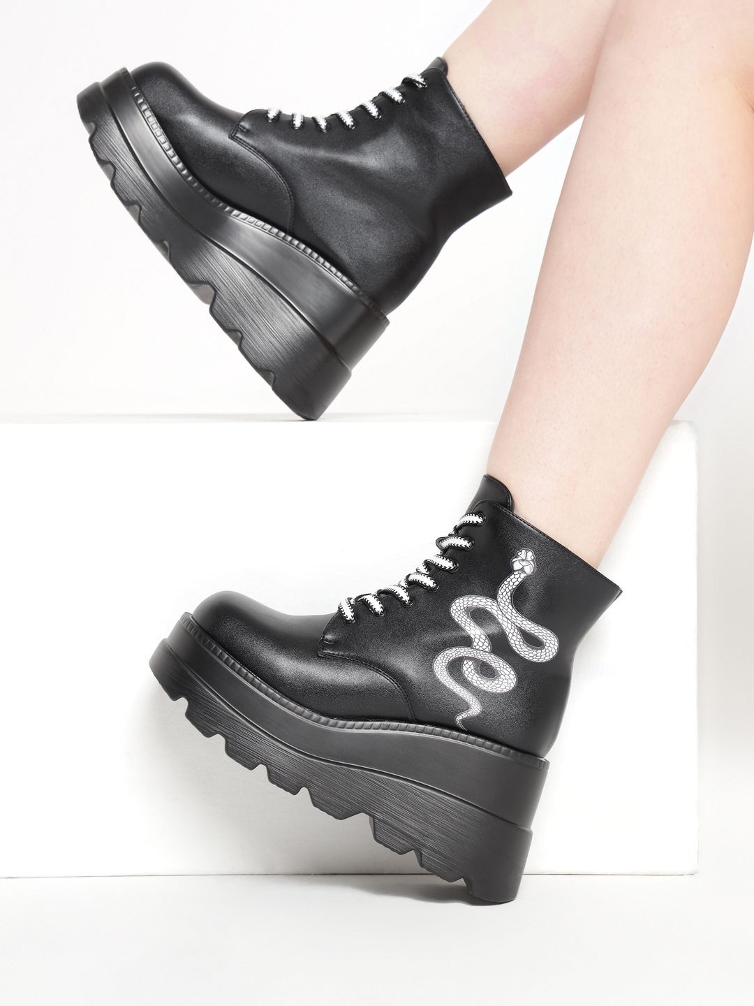 

Truffle Collection Women Lace-Ups Chunky Boots, Black