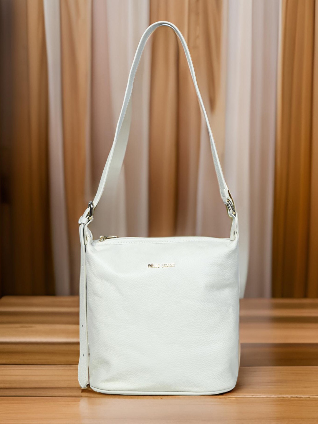 

PELLE LUXUR Women Solid Bucket Shoulder Bag, White