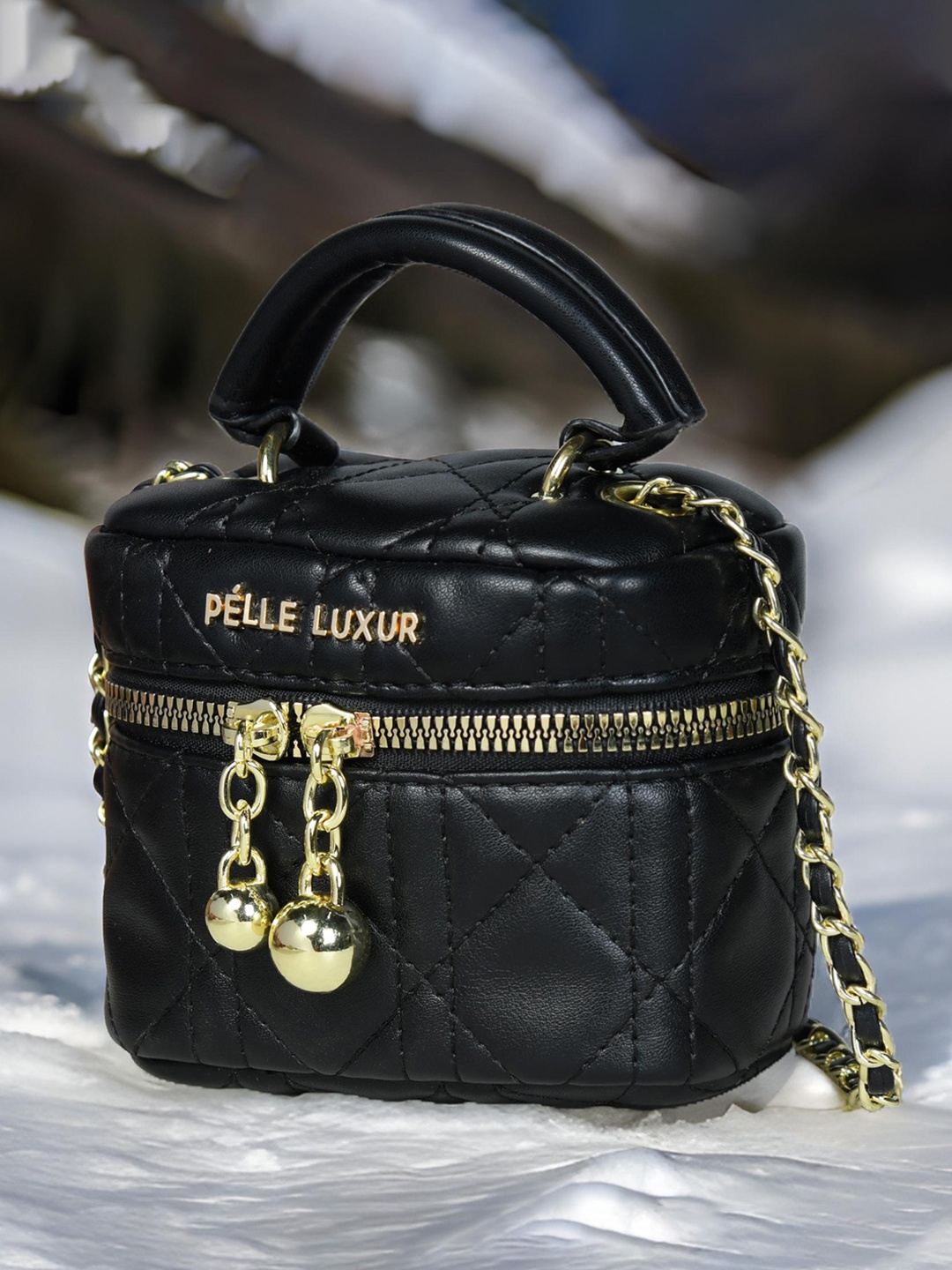 

PELLE LUXUR Women Textured Swagger Satchel Bag, Black