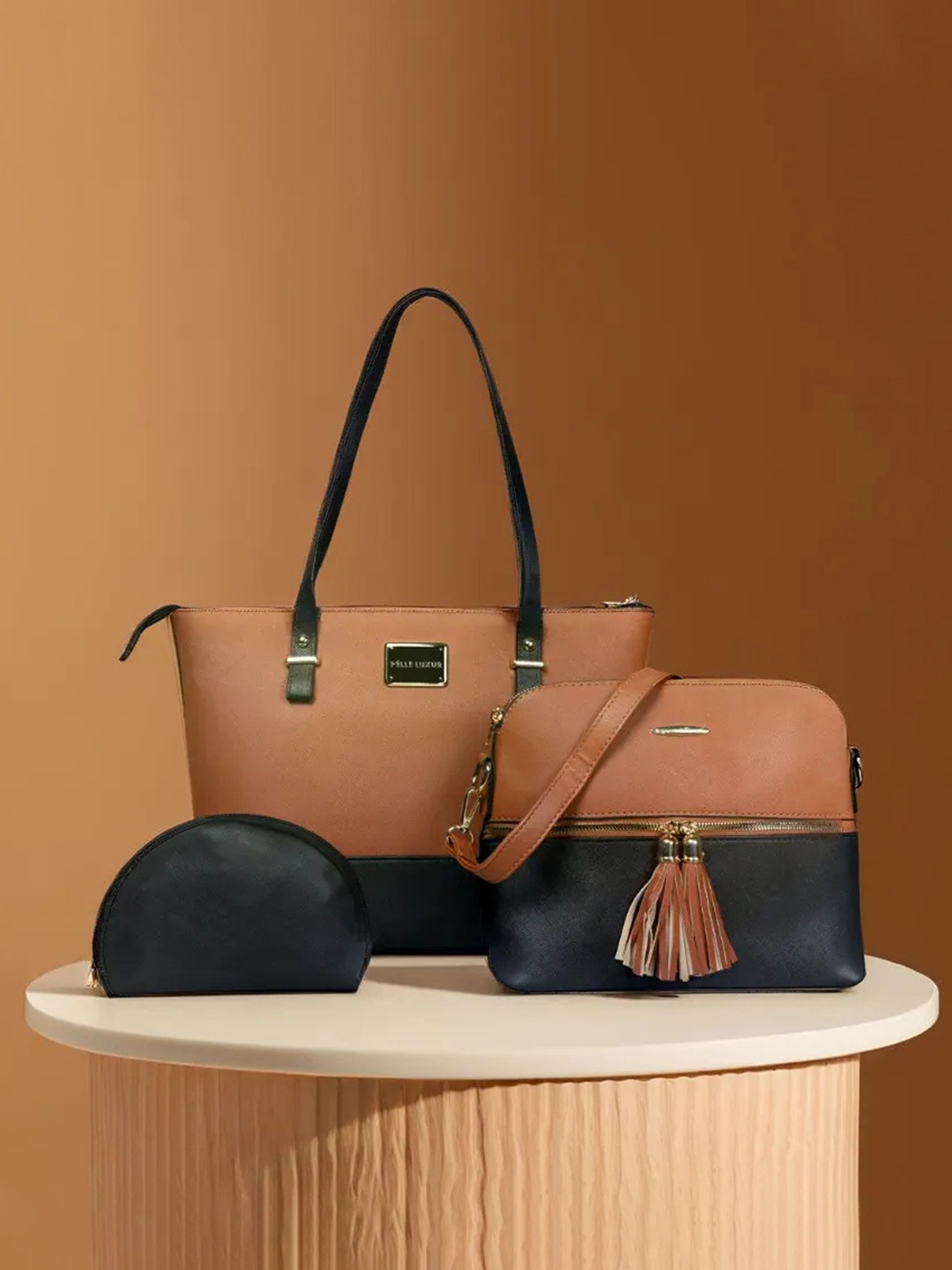 

PELLE LUXUR Women Colourblocked Shopper Shoulder Bags, Brown