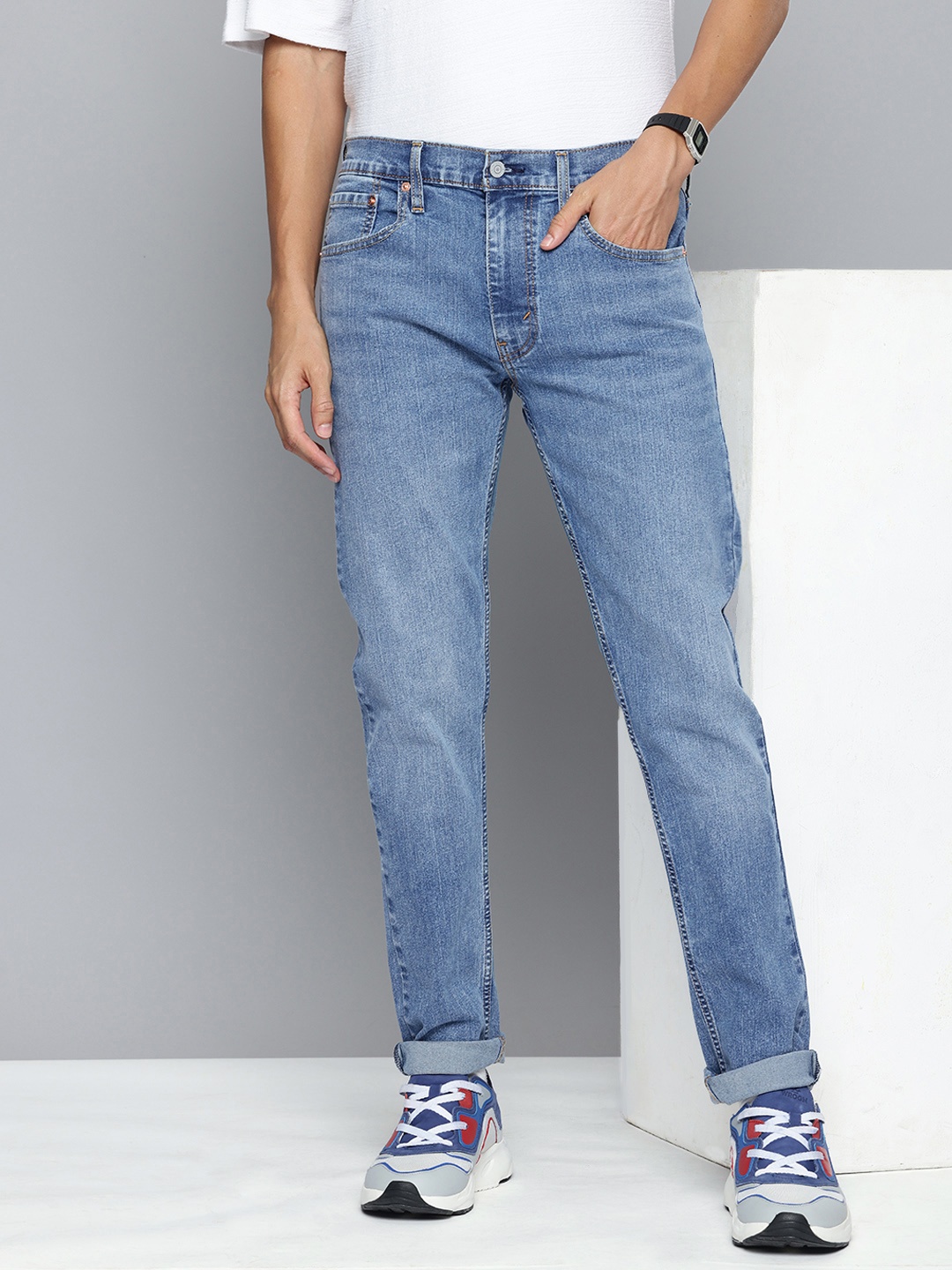 

Levis Men 512 Slim Tapered Fit Light Fade Stretchable Jeans, Blue