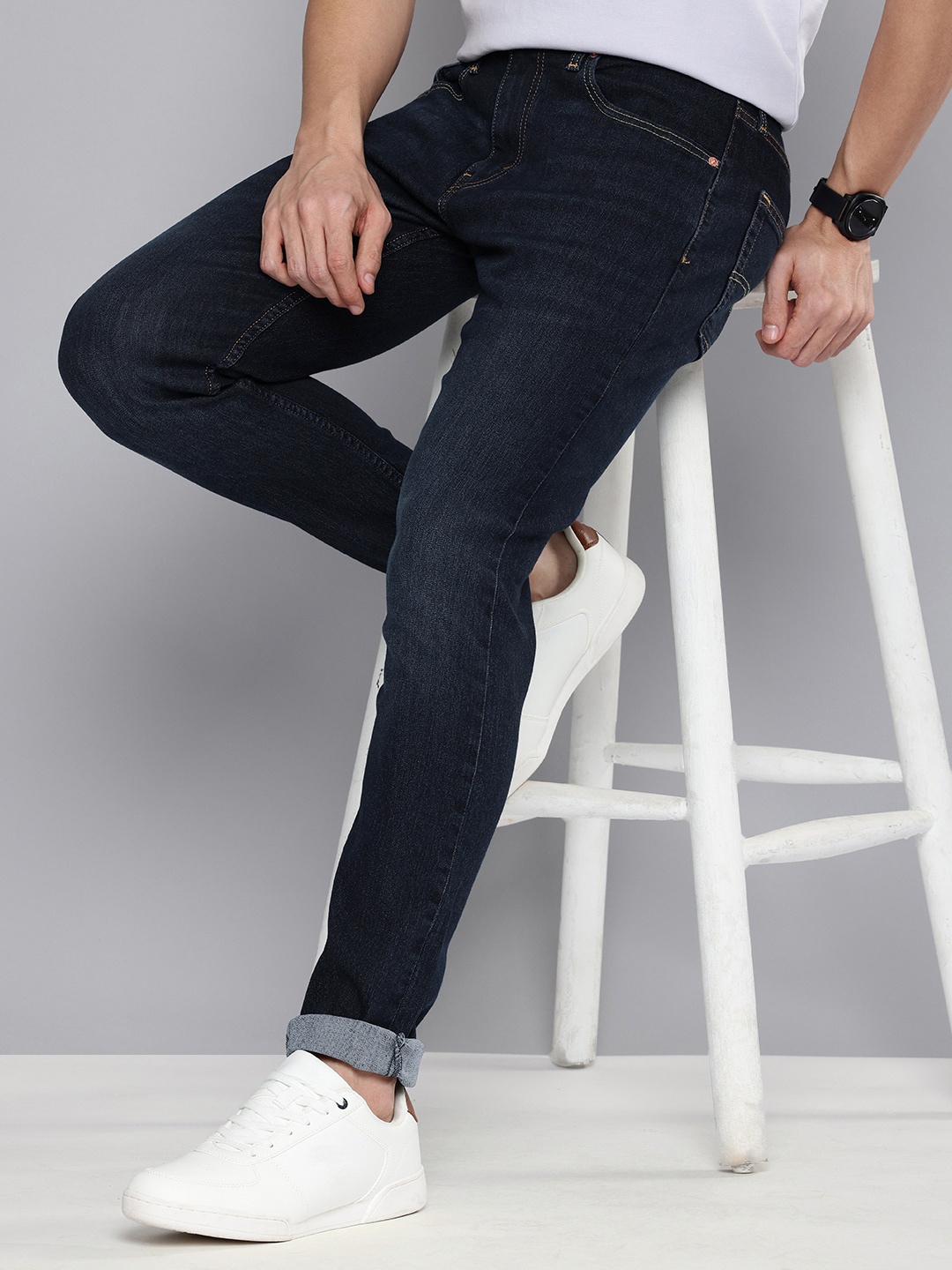 

Levis Men 512 Slim Tapered Fit Light Fade Stretchable Jeans, Blue