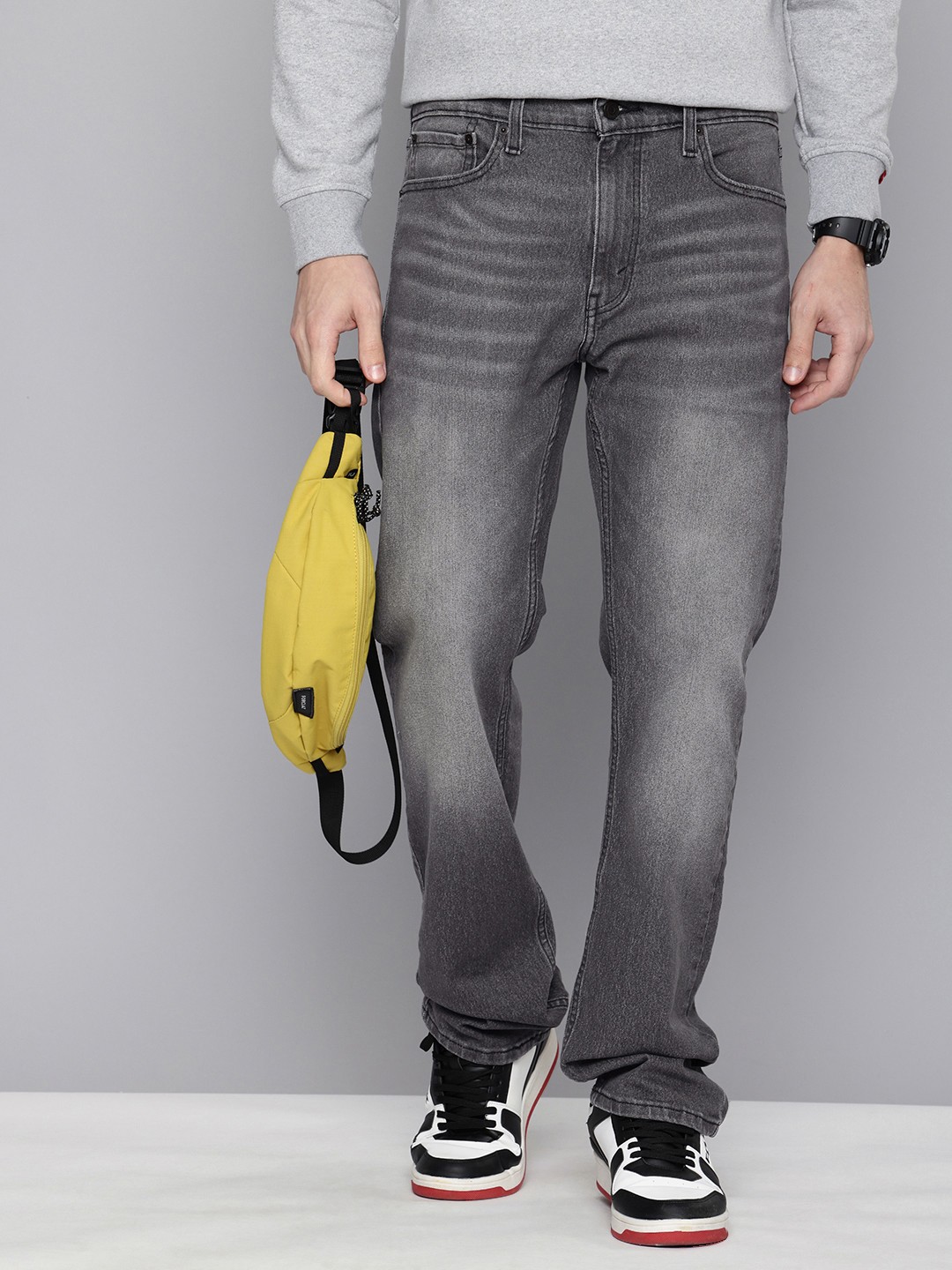

Levis Men 513 Slim Straight Fit Light Fade Stretchable Jeans, Grey