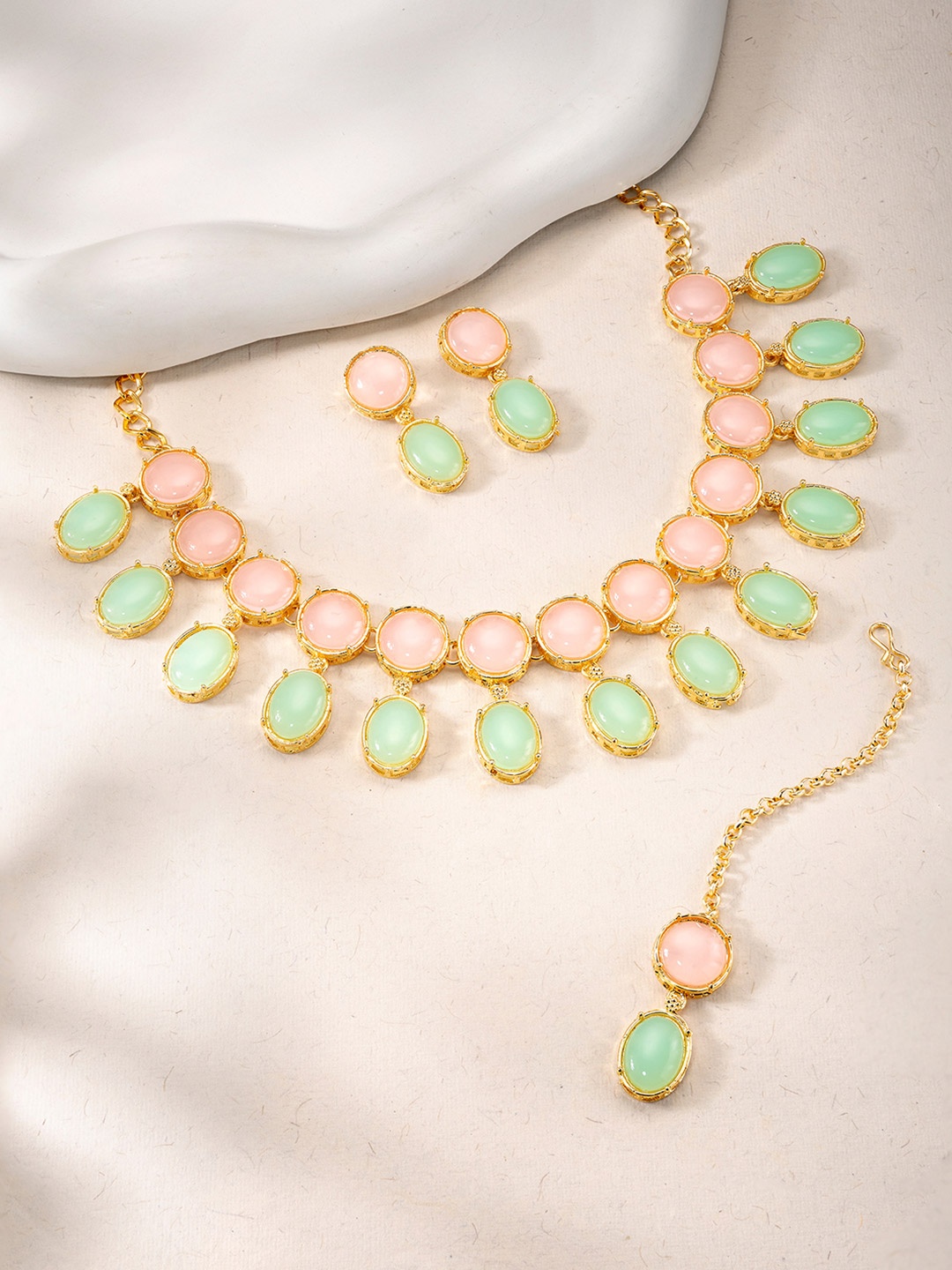 

Peora Gold-Plated Stone Studded Jewellery Set