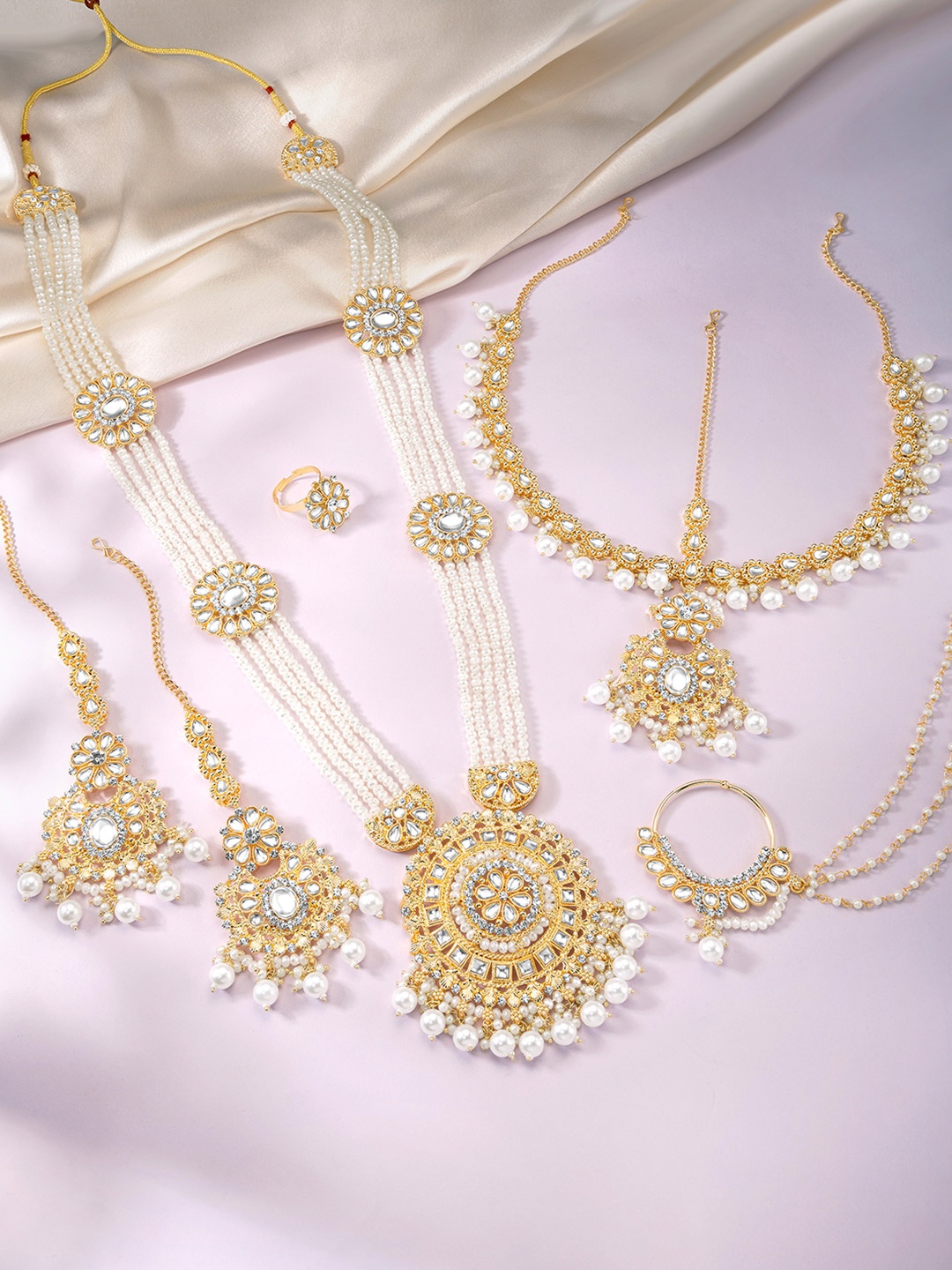 

Peora Gold-Plated Kundan Stone Studded & Beaded Jewellery Set