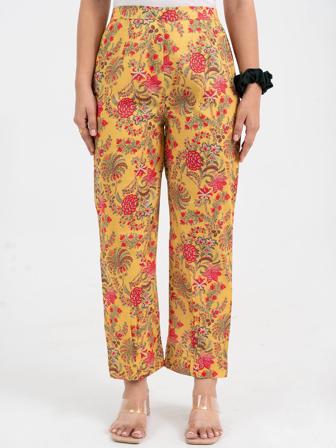 

GULABOSITABO Women Pure Cotton Printed Trousers, Yellow