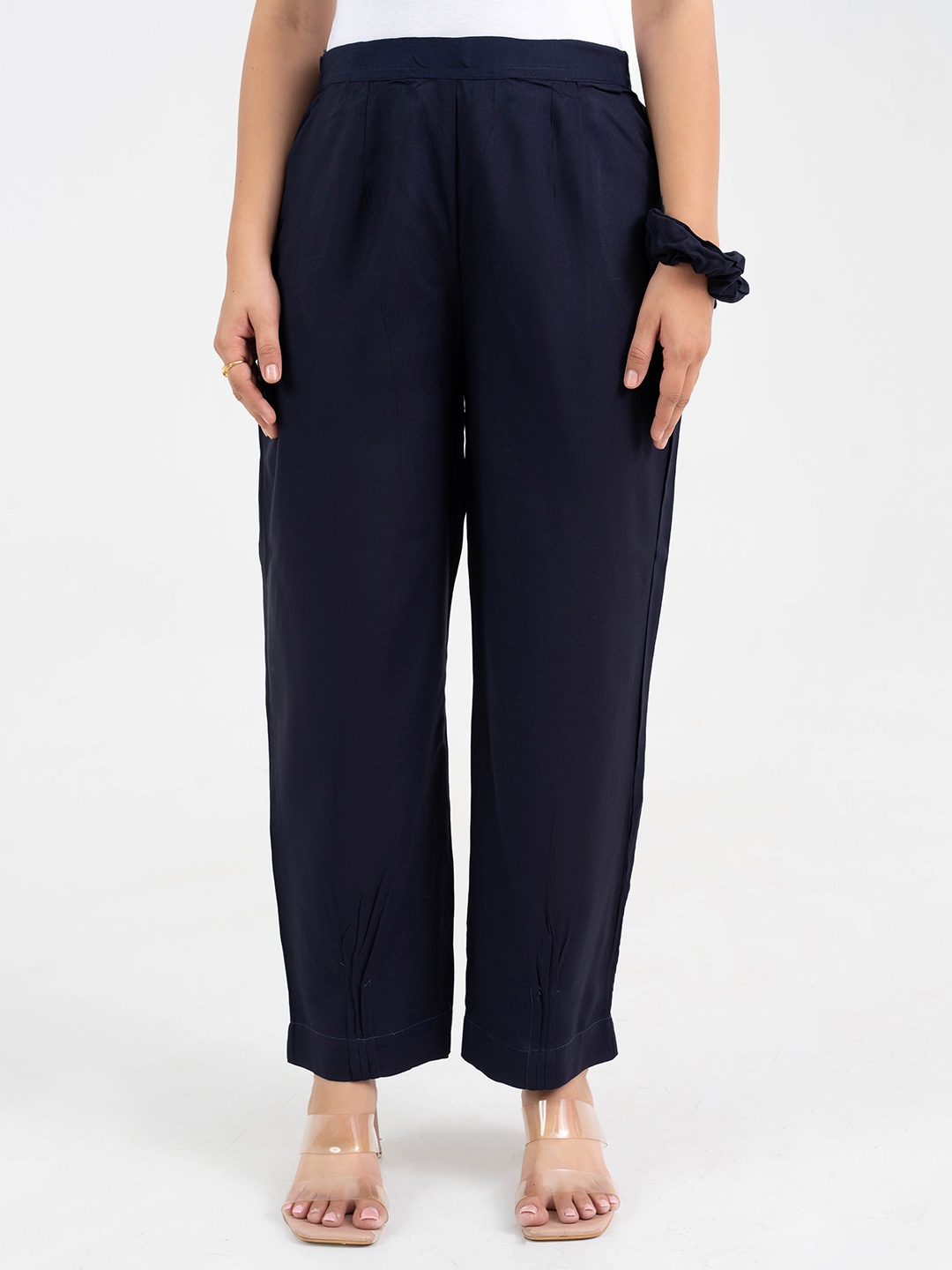

GULABOSITABO Women Straight Fit Trousers with Pleated Bottoms, Navy blue