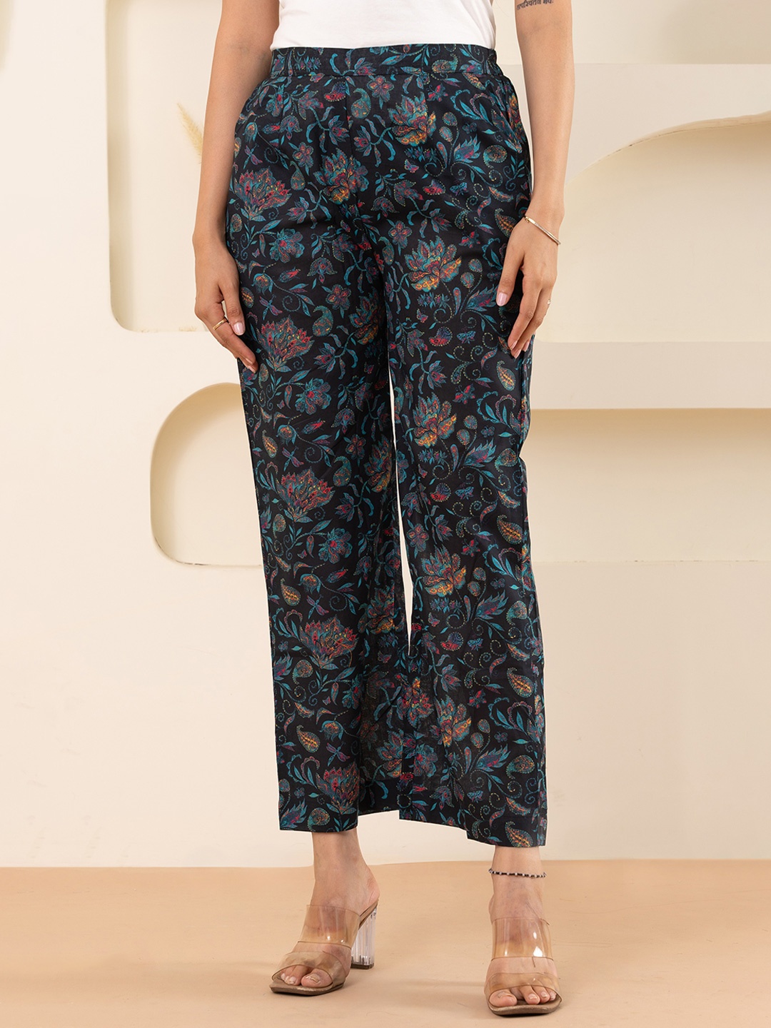 

GULABOSITABO Women Pure Cotton Printed Trousers, Black