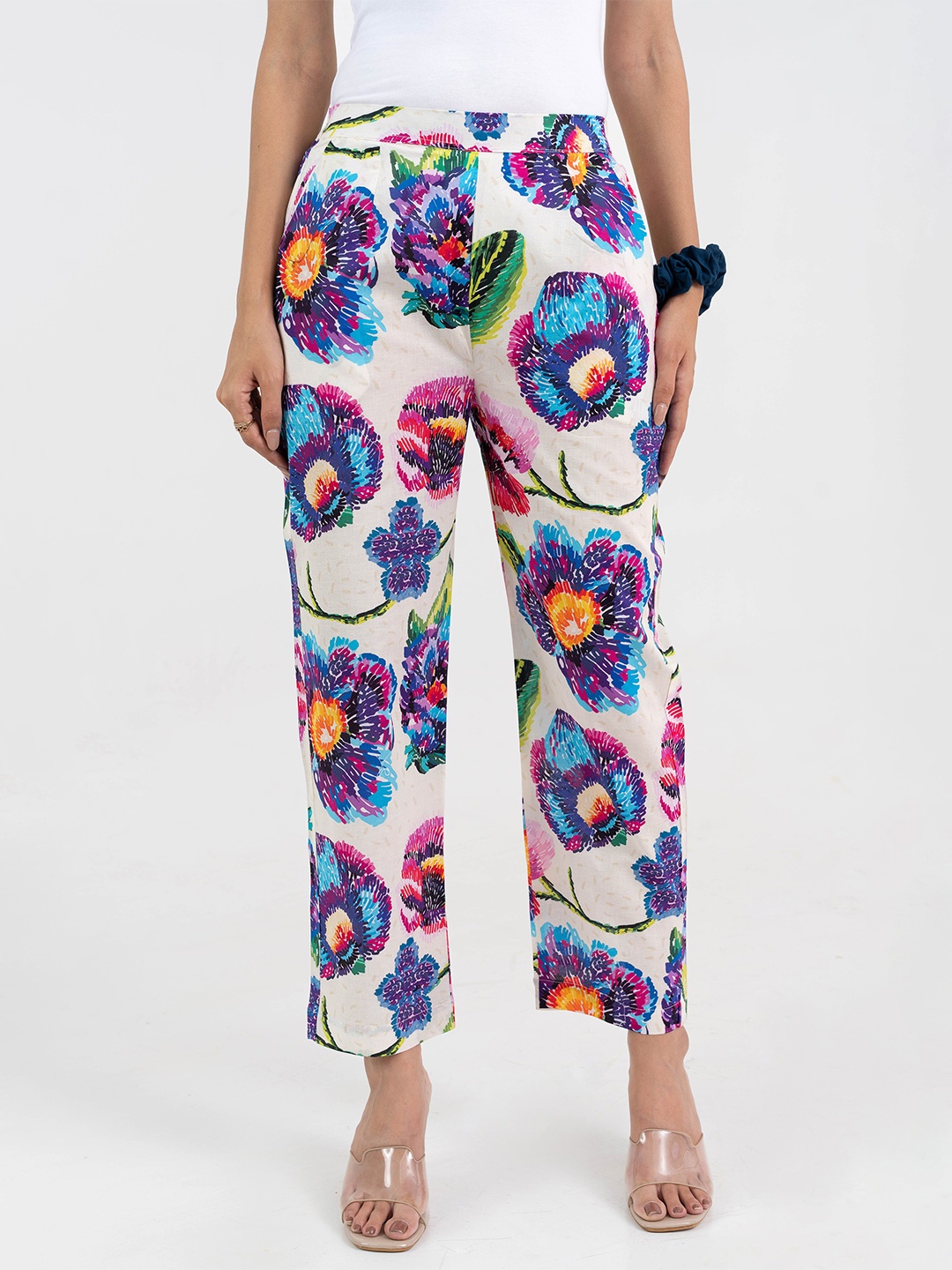 

GULABOSITABO Women Pure Cotton Printed Trousers, White