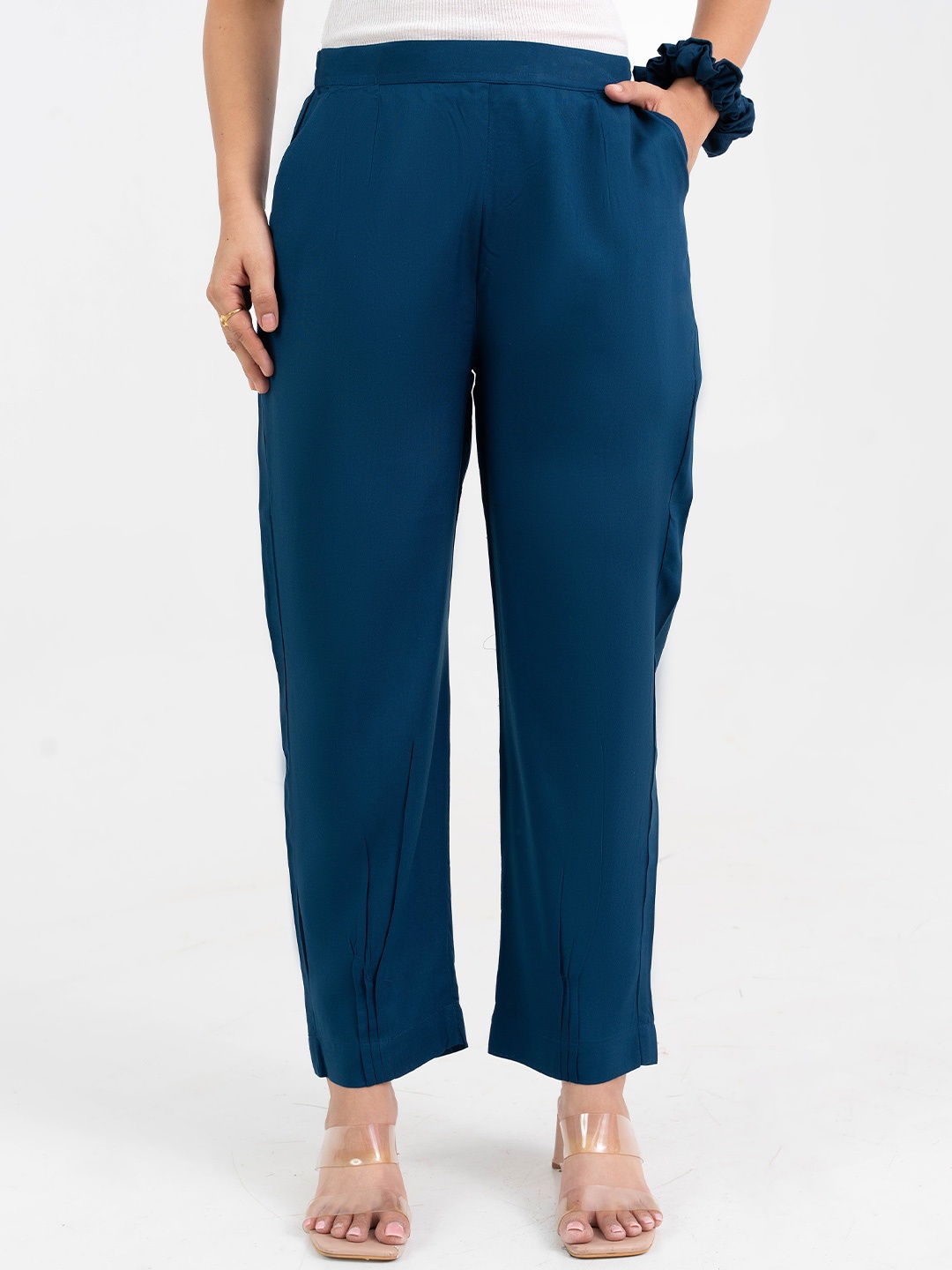 

GULABOSITABO Women Straight Fit Trousers with Pleated Bottoms, Navy blue
