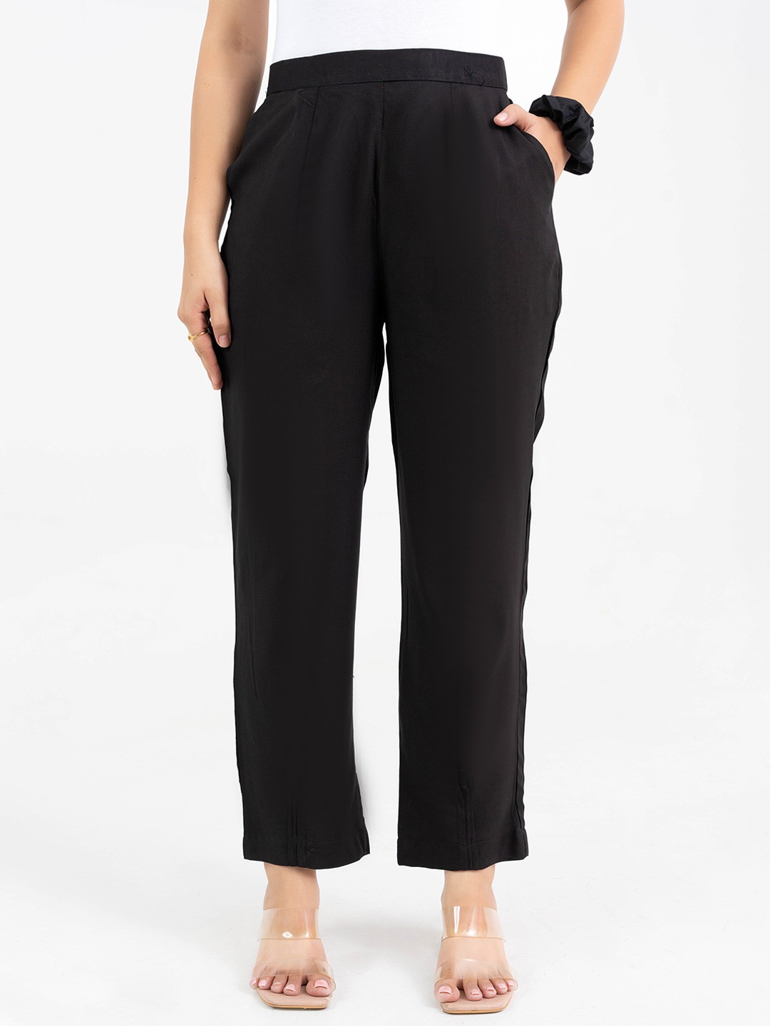 

GULABOSITABO Women Straight Fit Trousers with Pleated Bottoms, Black