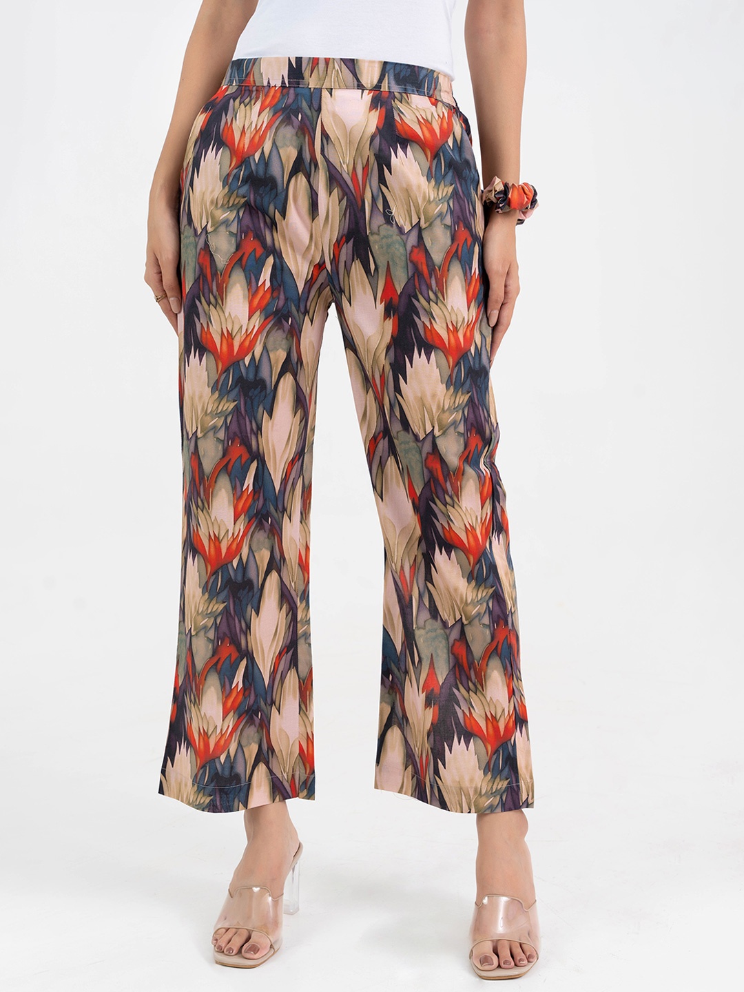 

GULABOSITABO Women Pure Cotton Printed Trousers, Beige