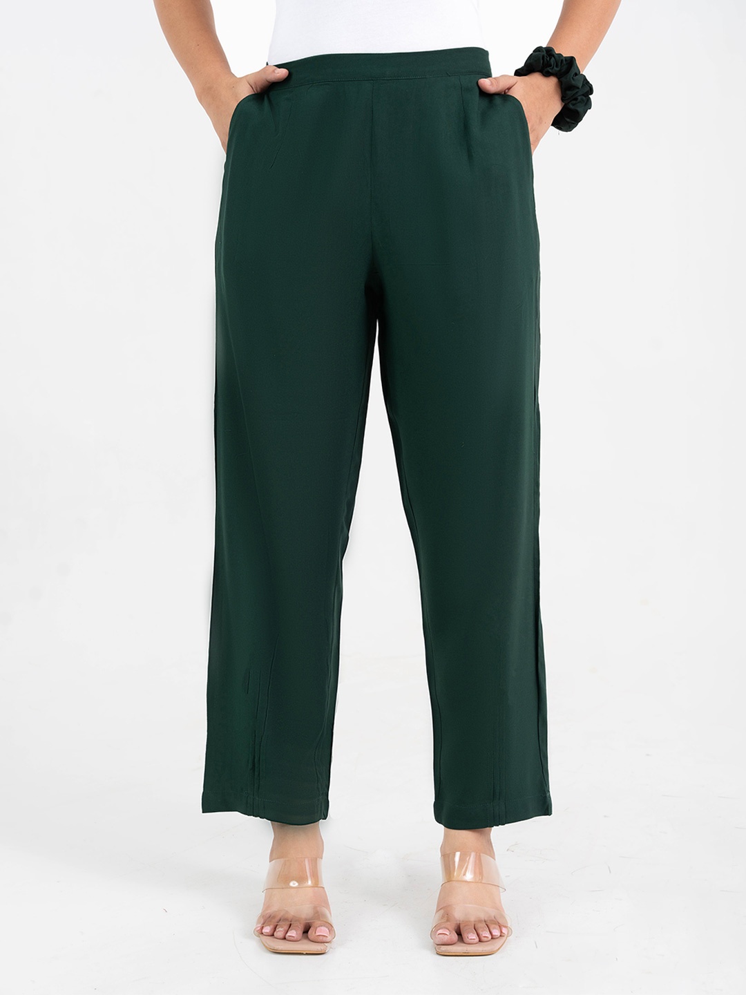 

GULABOSITABO Women Straight Fit Trousers with Pleated Bottoms, Green