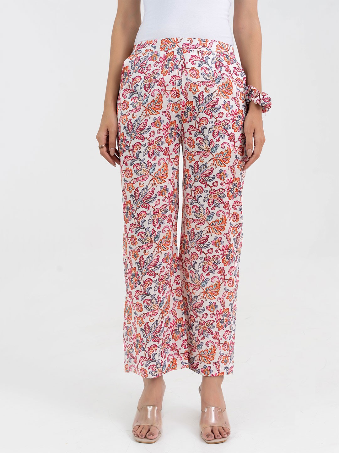 

GULABOSITABO Women Pure Cotton Printed Trousers, White