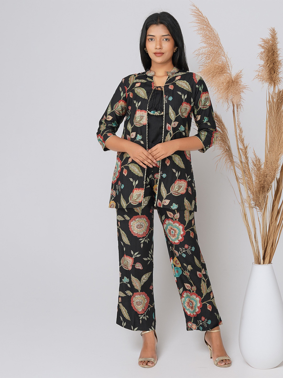 

Bindigasm Floral Printed Mandarin Collar Top & Trouser With Jacket, Black