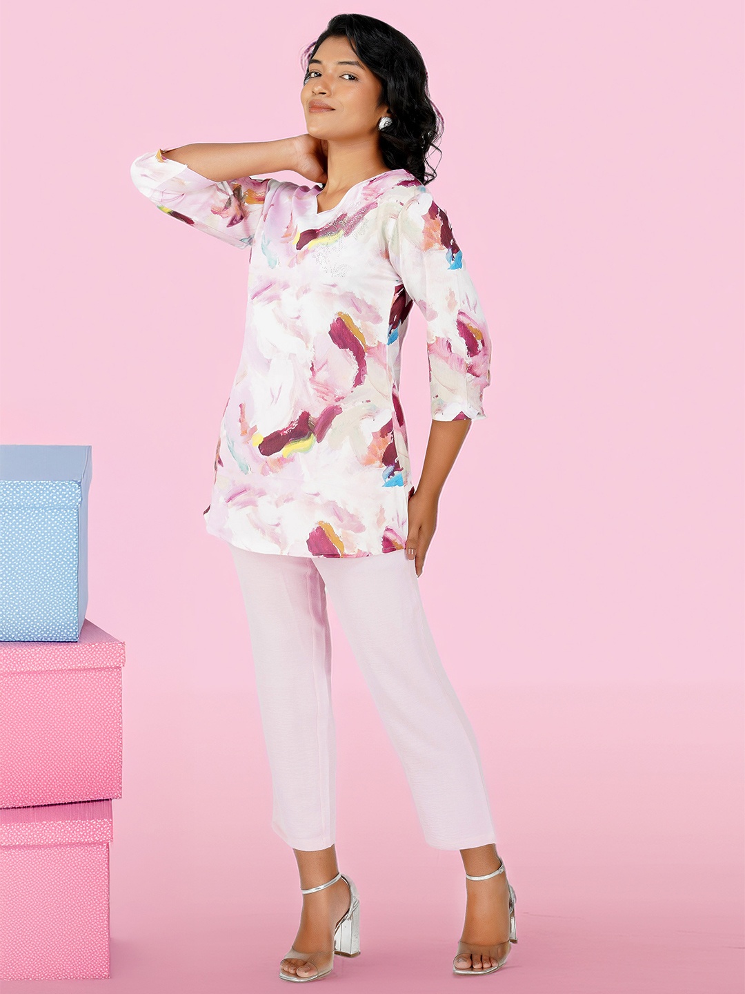 

Bindigasm Abstract Printed V-Neck Tunic With Trousers, Pink