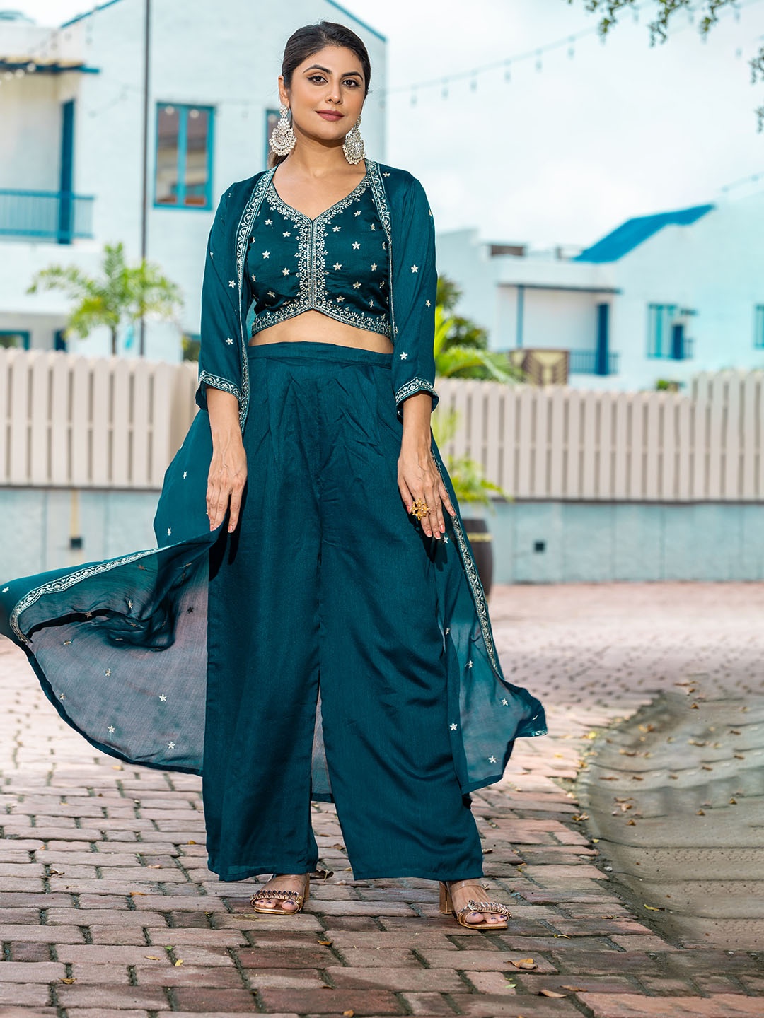 

SANJANA SILK Women Floral Embroidered Regular Thread Work Pure Silk Kurta with Trousers, Teal