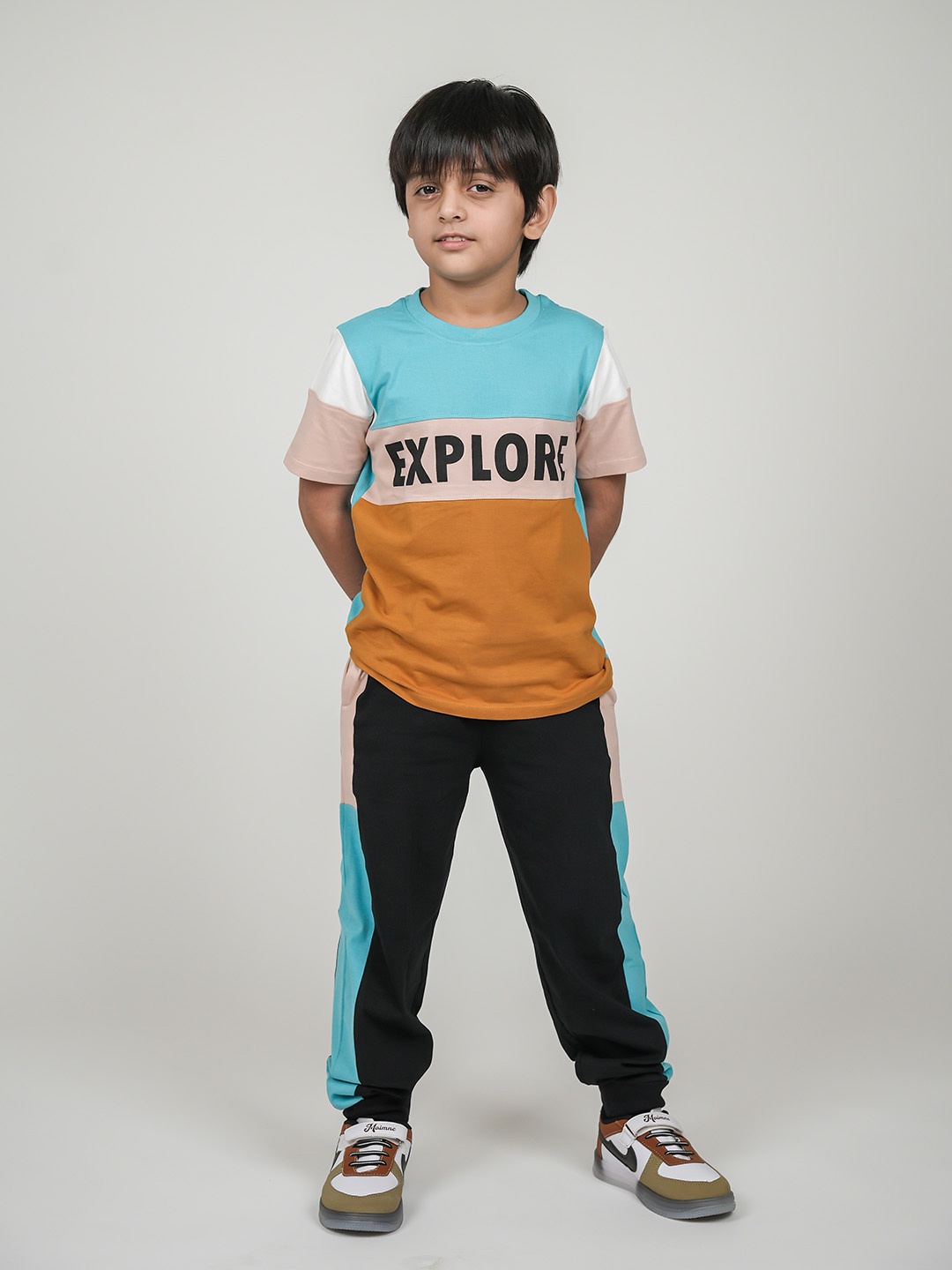 

BE AWARA Boys Colourblocked Pure Cotton T-shirt With Joggers, Brown