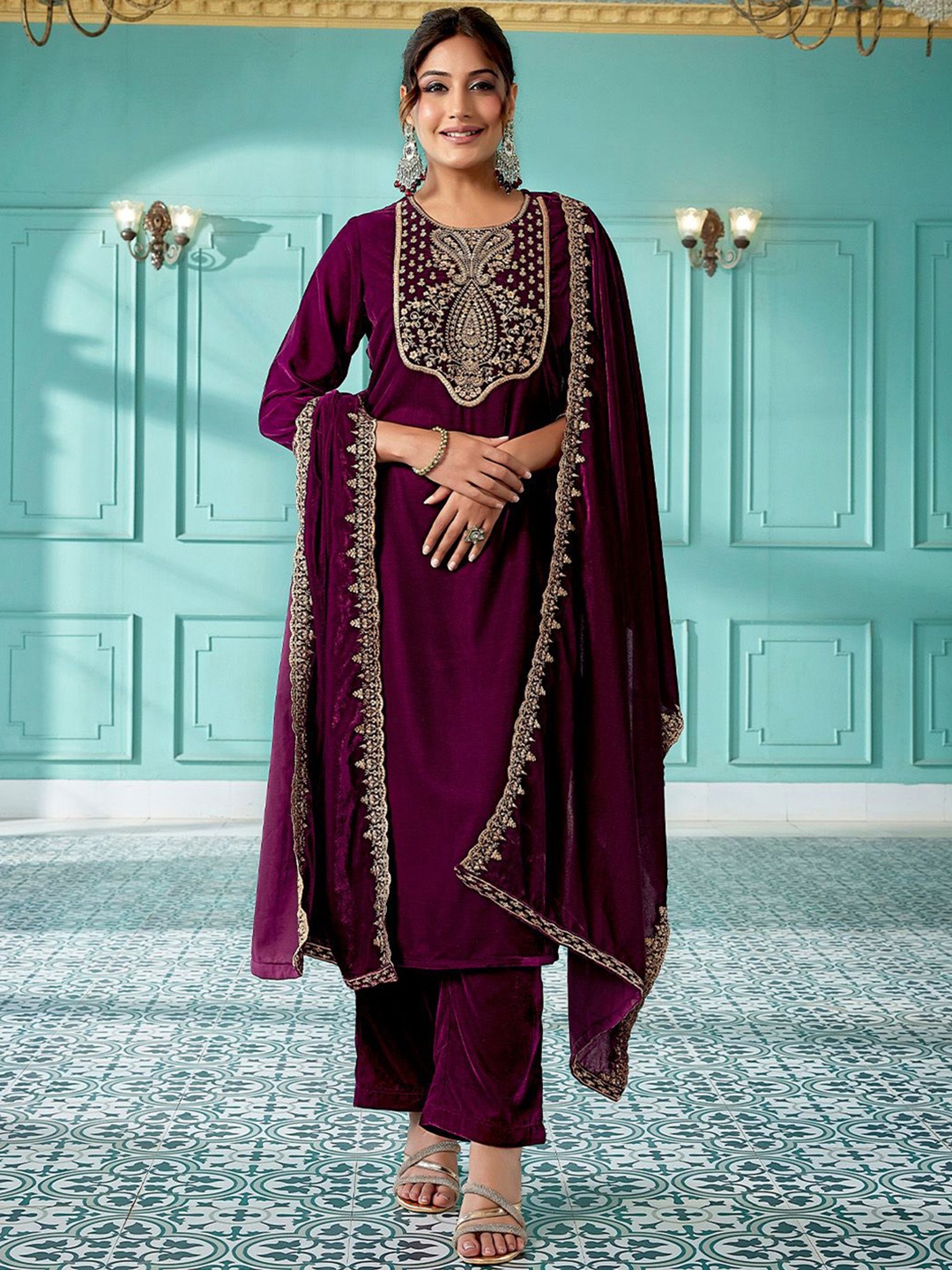 

Janasya Paisley Embroidered Velvet Straight Kurta With Trousers & Dupatta, Purple