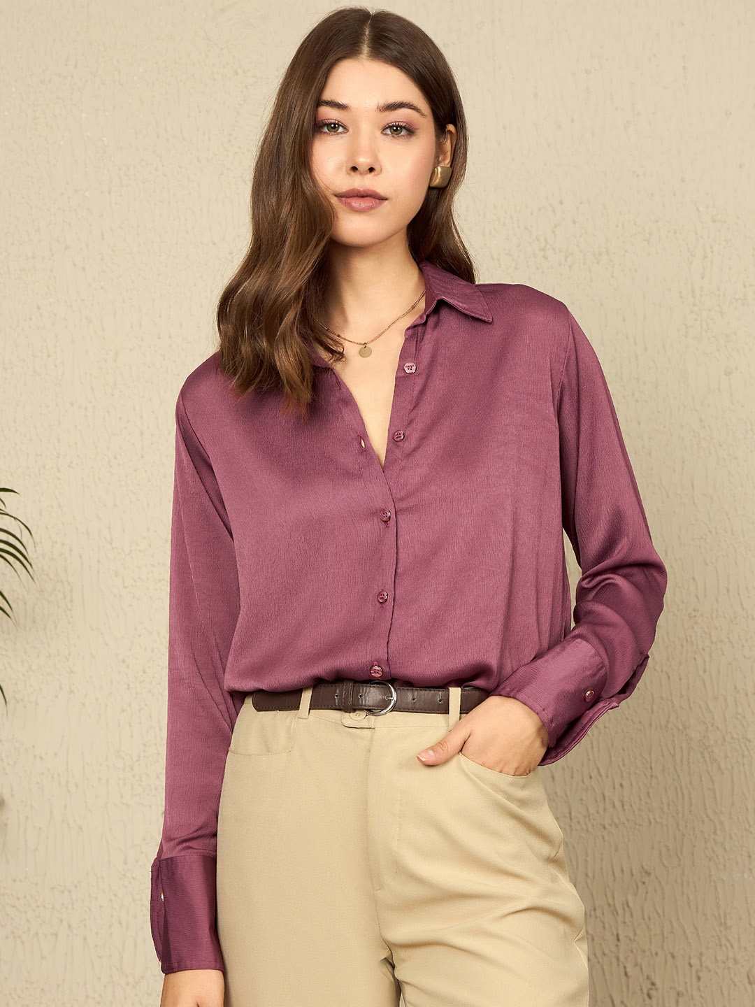 

The Roadster Lifestyle Co. Women Spread Collar Textured Satin Casual Shirt, Mauve