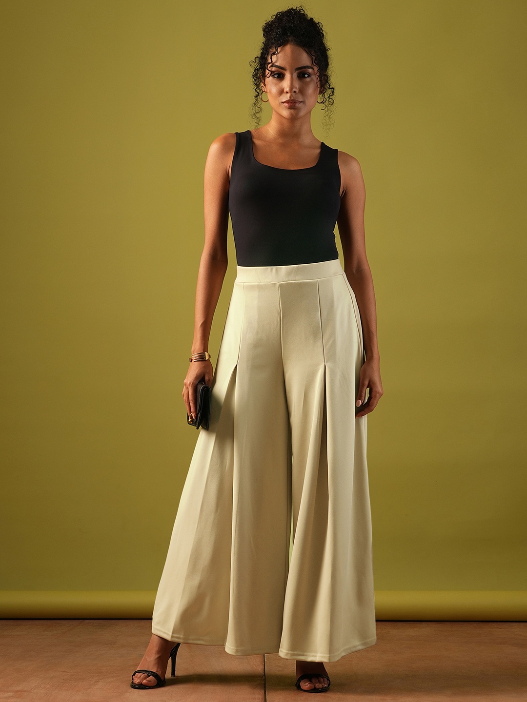 

Globus Solid Stretchable Mid-Rise Pleated Flared Wide Leg Workwear Treggings, Beige