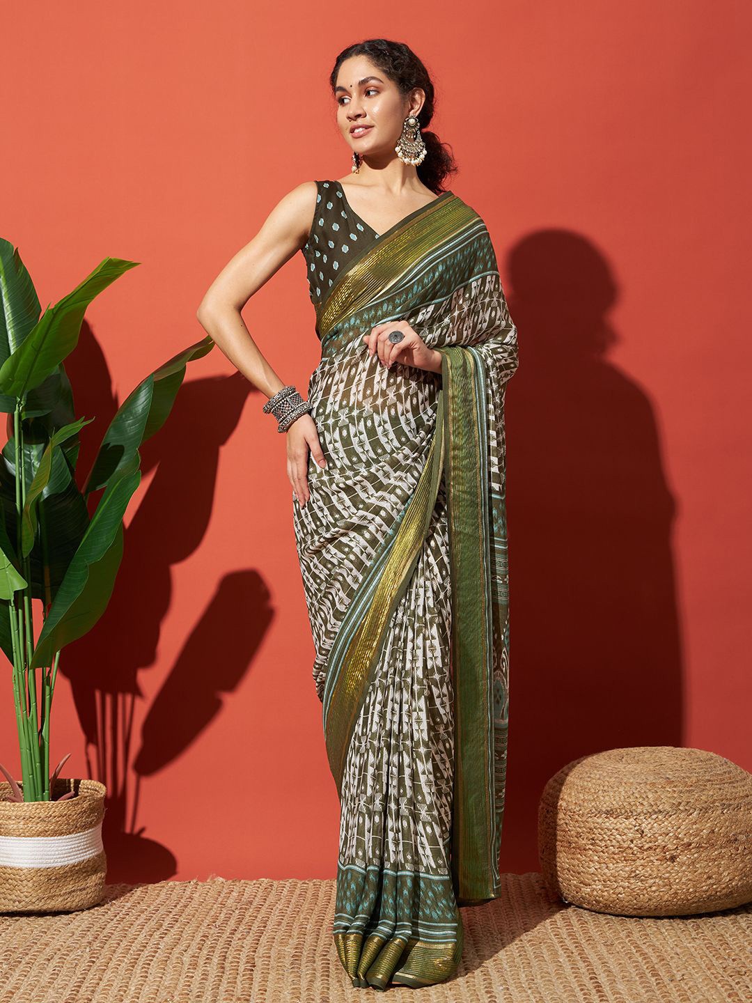 

RACHNA Zari Poly Georgette Ready to Wear Saree, Green