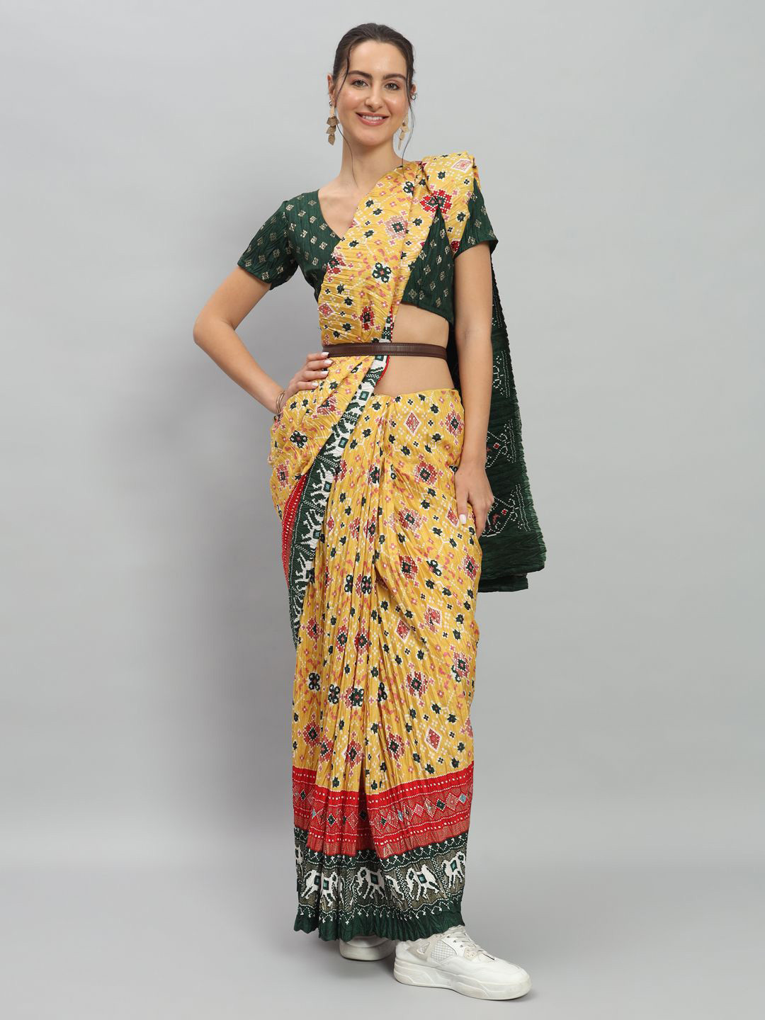 

RACHNA Floral Printed Ready to Wear Saree, Yellow
