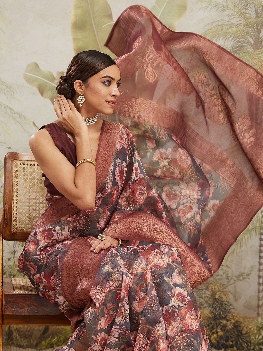 

RACHNA Floral Zari Ready To Wear Saree, Maroon