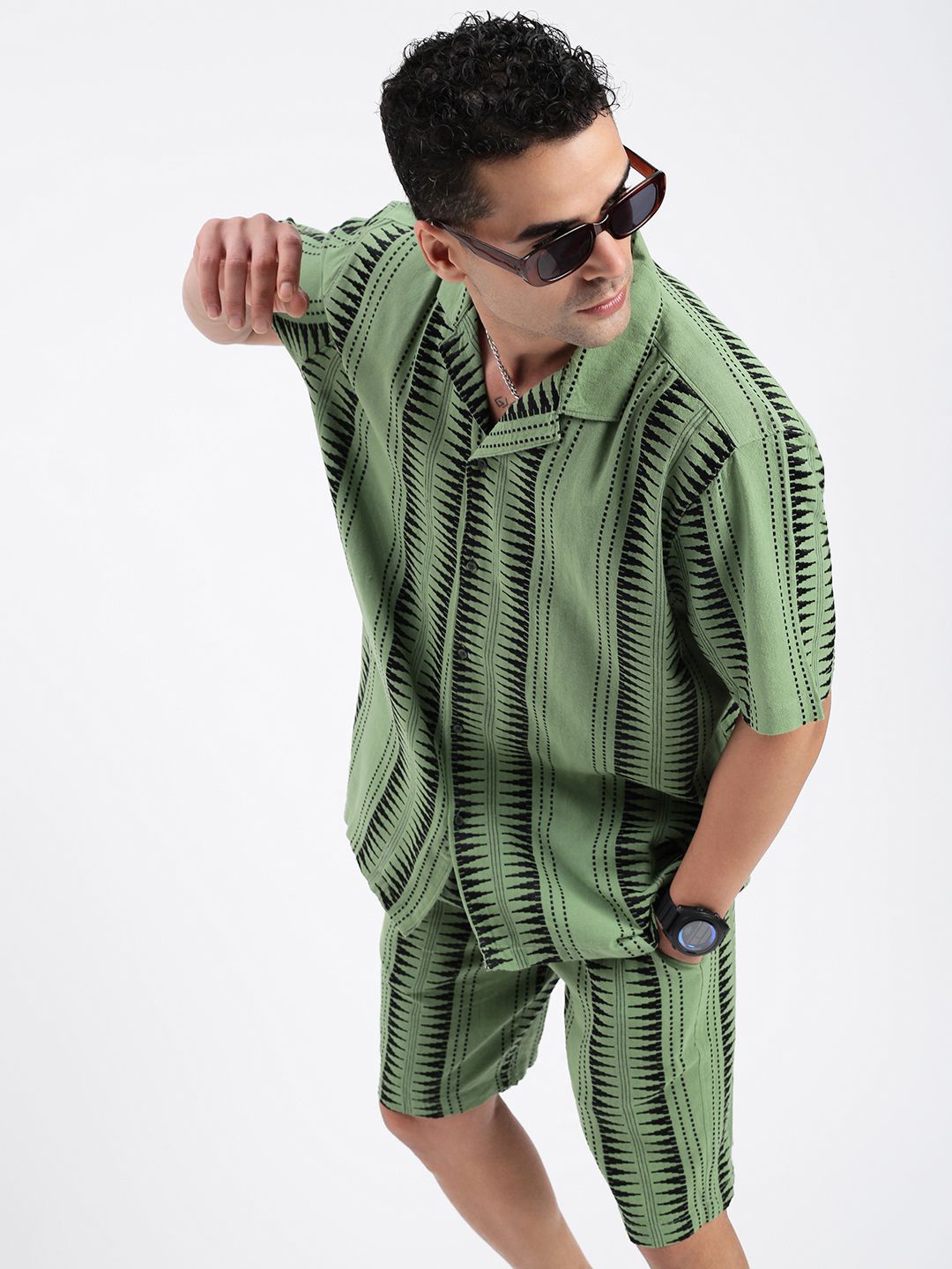 

SHOWOFF Geometric Printed Shirt Collar Short Sleeves Shirt With Shorts, Green