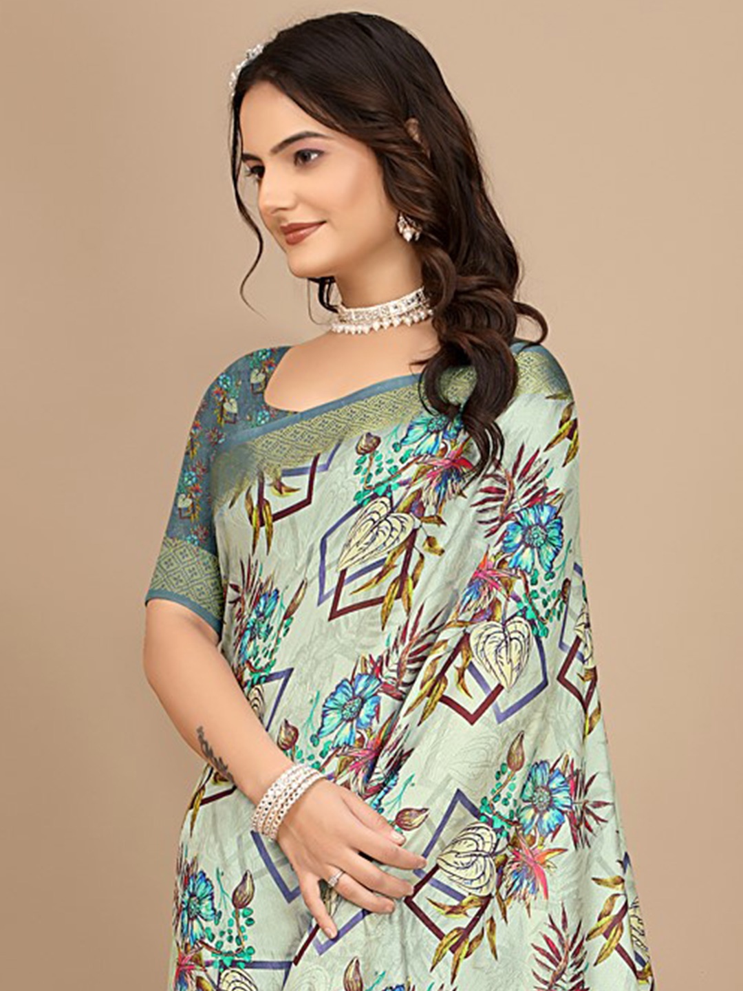

Pionex Floral Pure Chiffon Saree, Grey