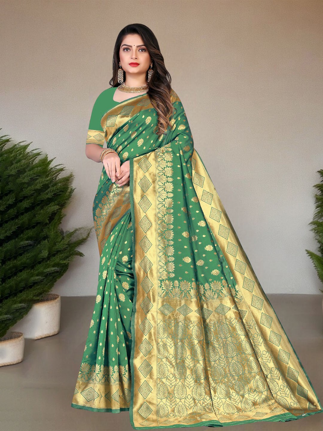 

Pionex Woven Design Zari Pure Silk Saree, Green