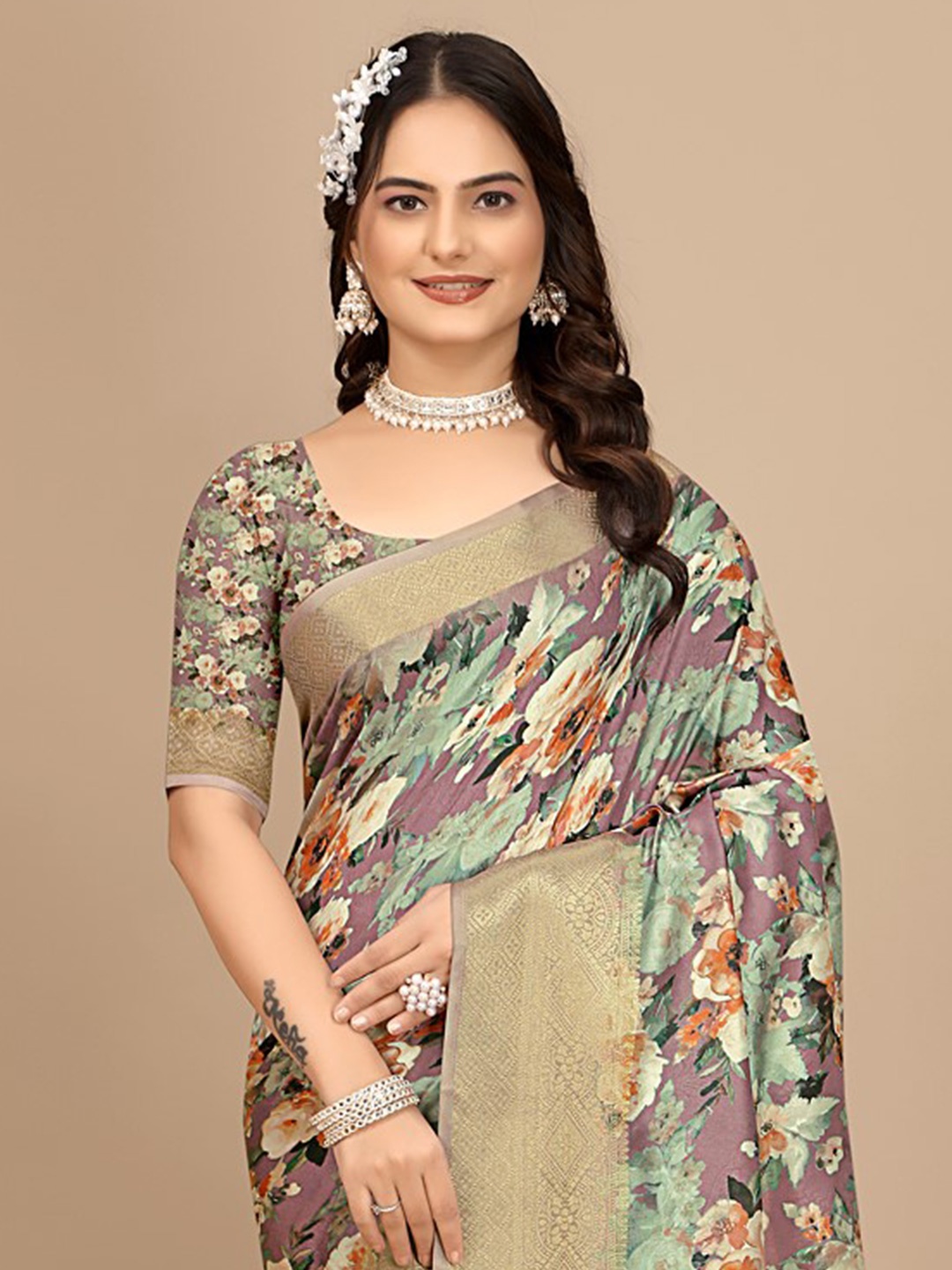 

Pionex Woven Design Floral Printed Zari Pure Chiffon Saree, Pink