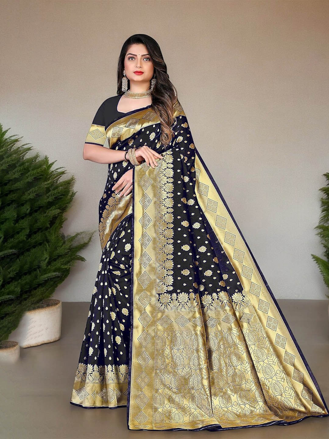 

Pionex Floral Woven Design Zari Saree, Black