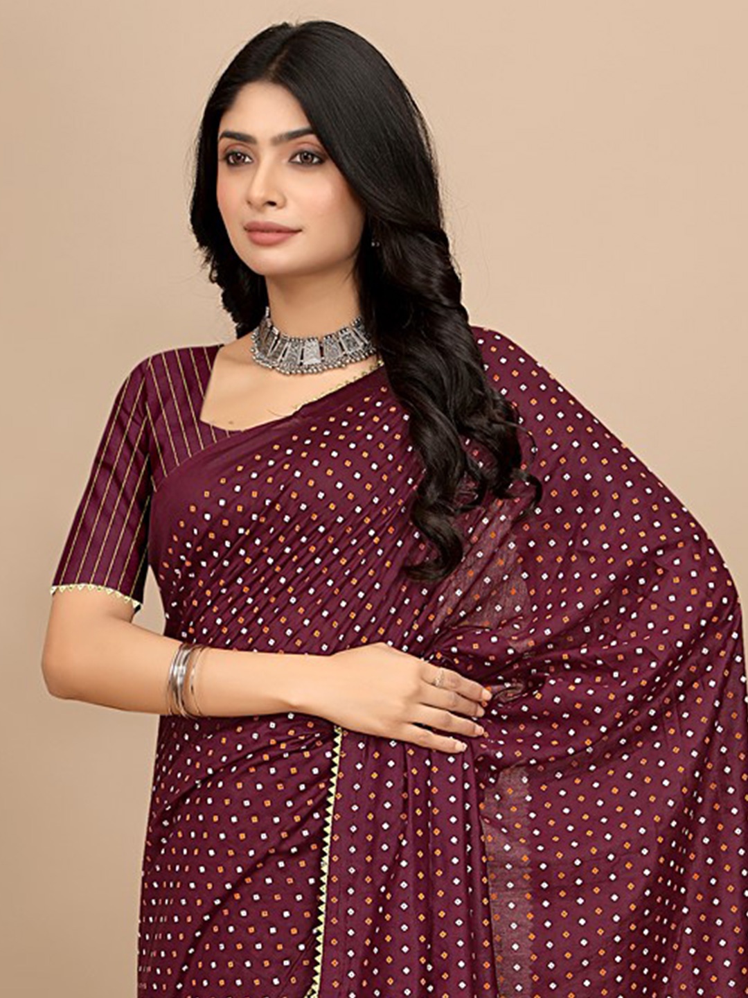 

Pionex Embellished Printed Saree, Maroon