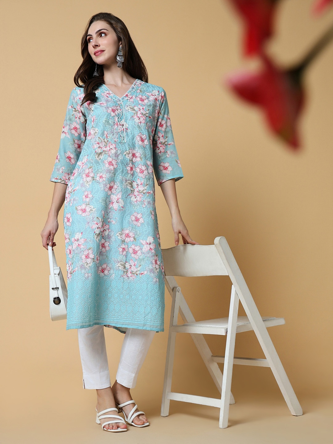 

SHOWOFF Floral Printed Thread Work V-Neck Cotton Straight Kurta, Blue