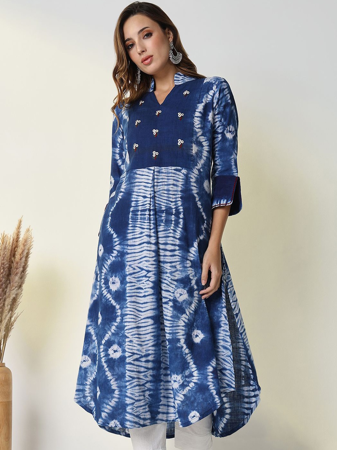 

SHOWOFF Abstract Printed Mandarin Collar Sequinned Cotton A-Line Kurta, Blue