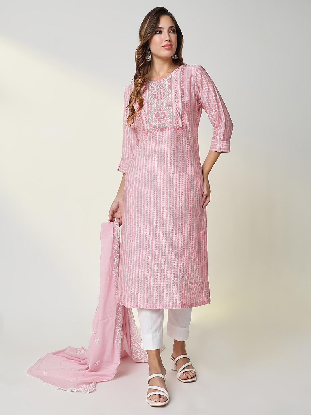 

SHOWOFF Striped Printed Round Neck Straight Cotton Kurta, Pink