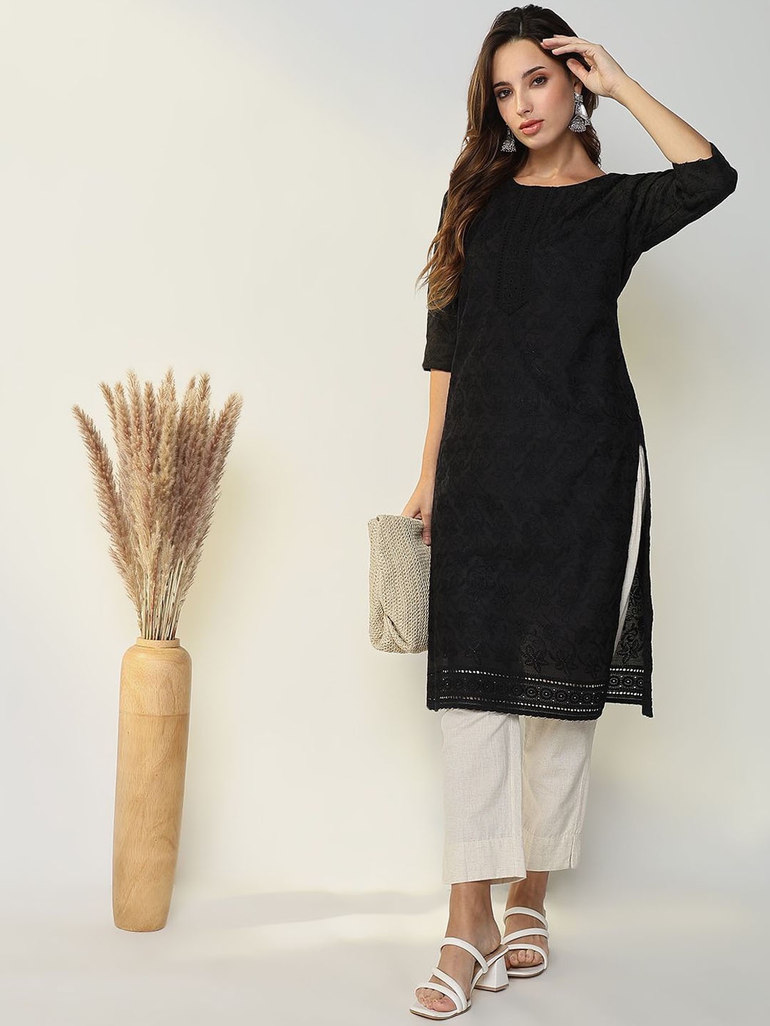 

SHOWOFF Floral Embroidered Round Neck Thread Work Cotton Straight Kurta, Black