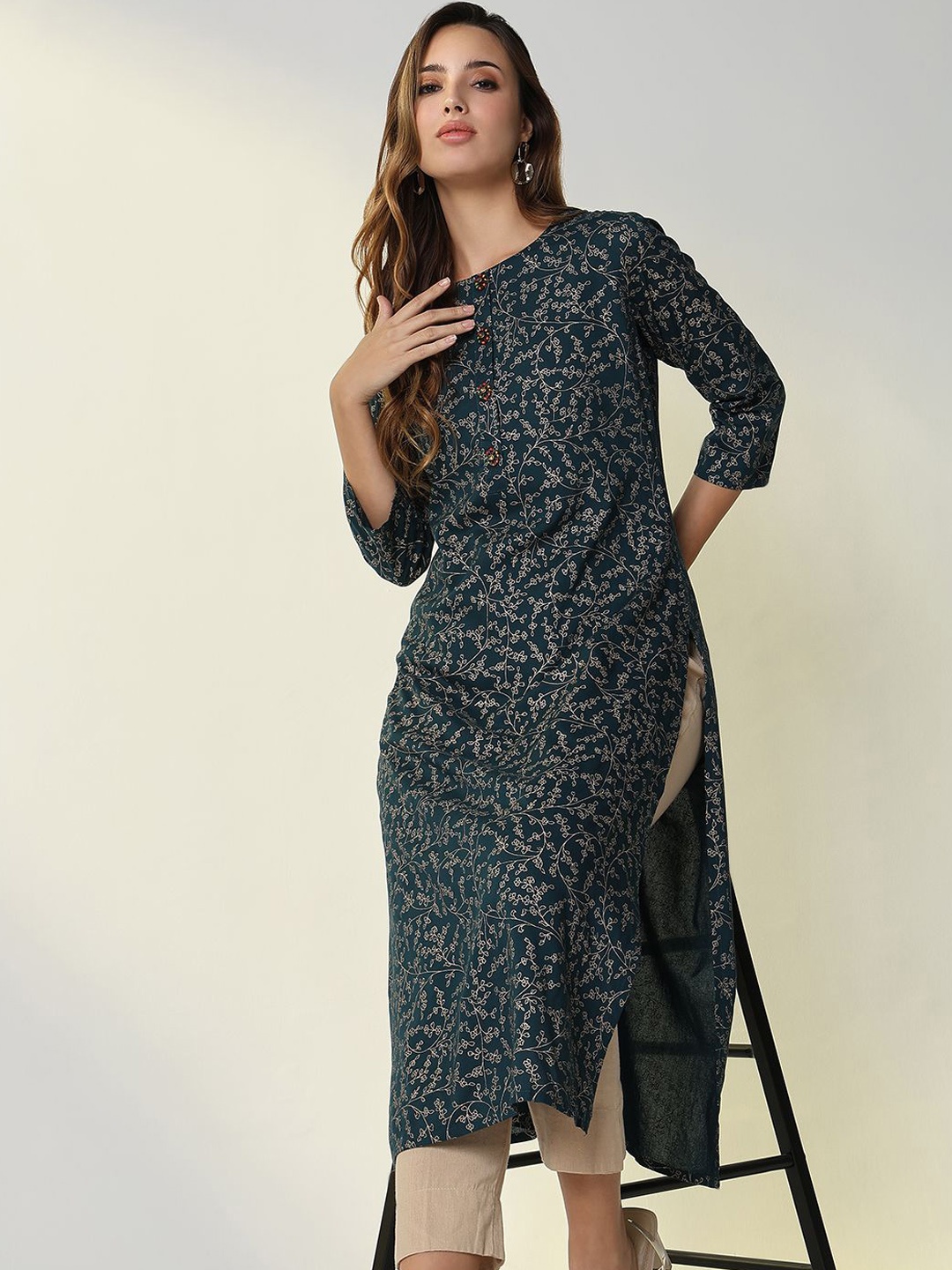 

SHOWOFF Ethnic Motifs Printed Round Neck Straight Kurta, Green