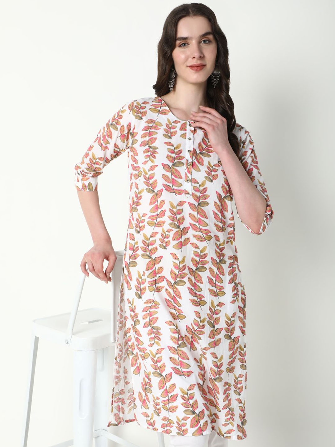 

SHOWOFF Floral Printed Round Neck Straight Kurta, Peach
