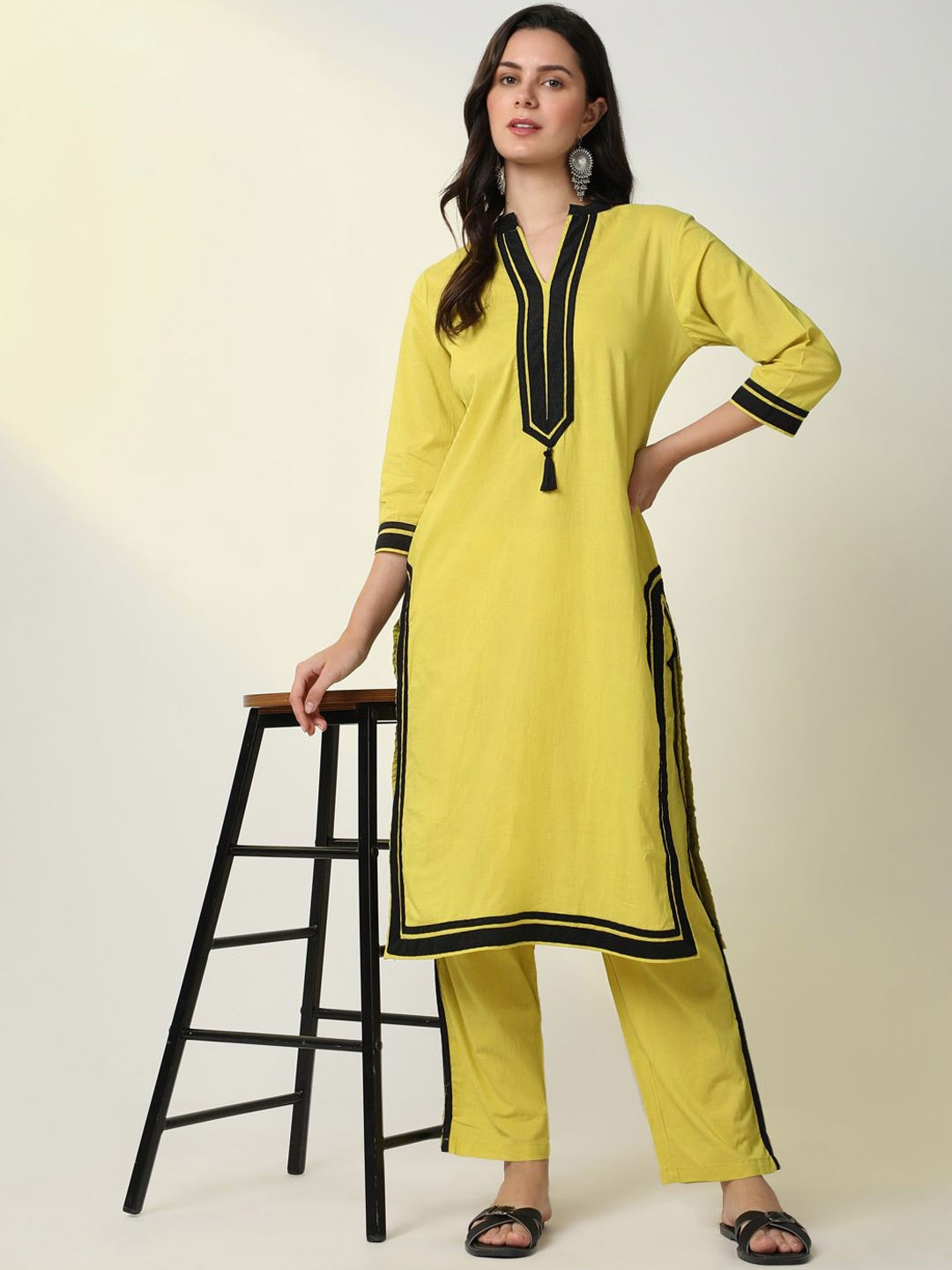 

SHOWOFF Mandarin Collar Straight Kurta With Trousers, Yellow