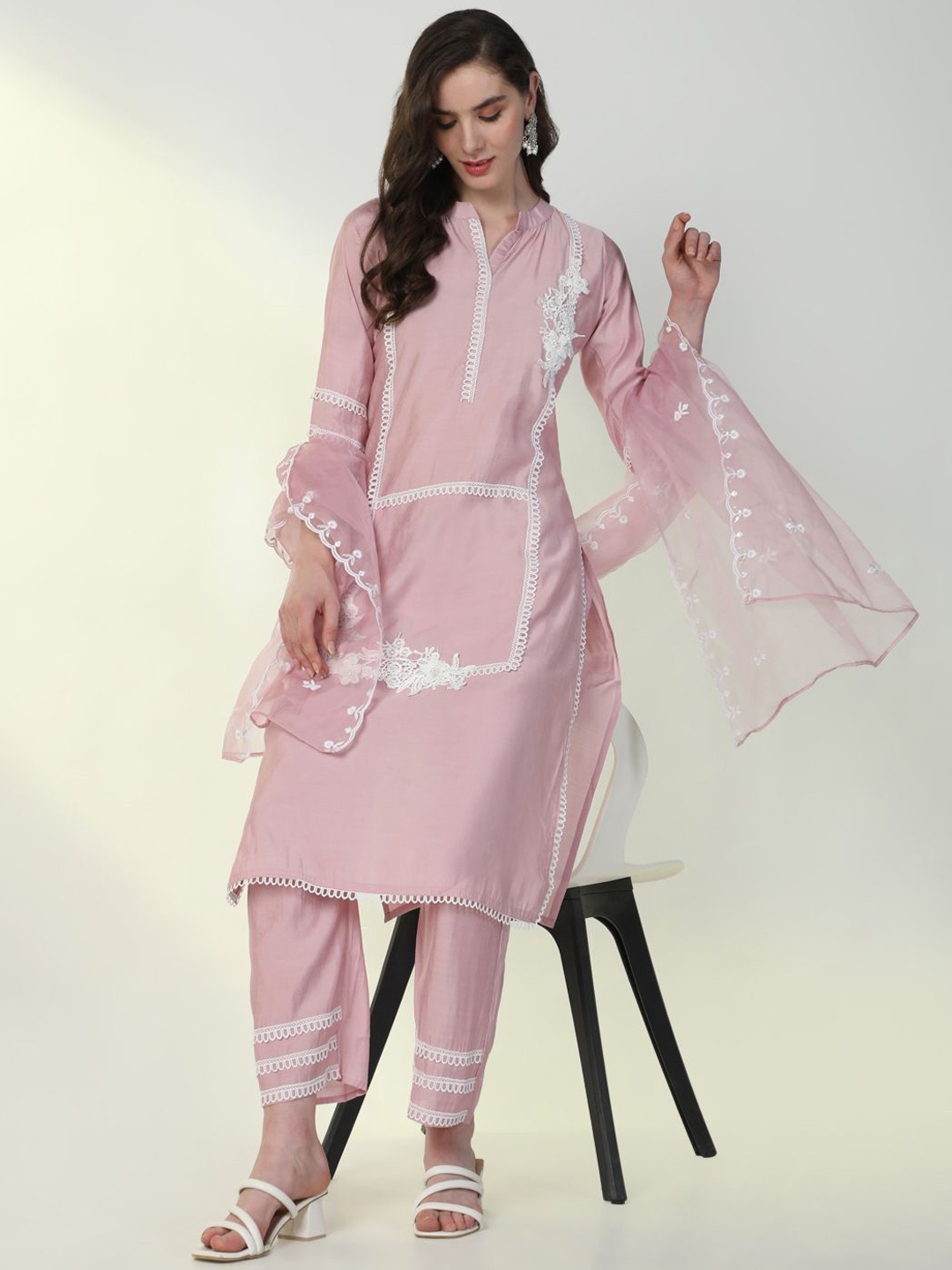 

SHOWOFF Floral Embroidered Thread Work Kurta with Trouser & Dupatta, Pink